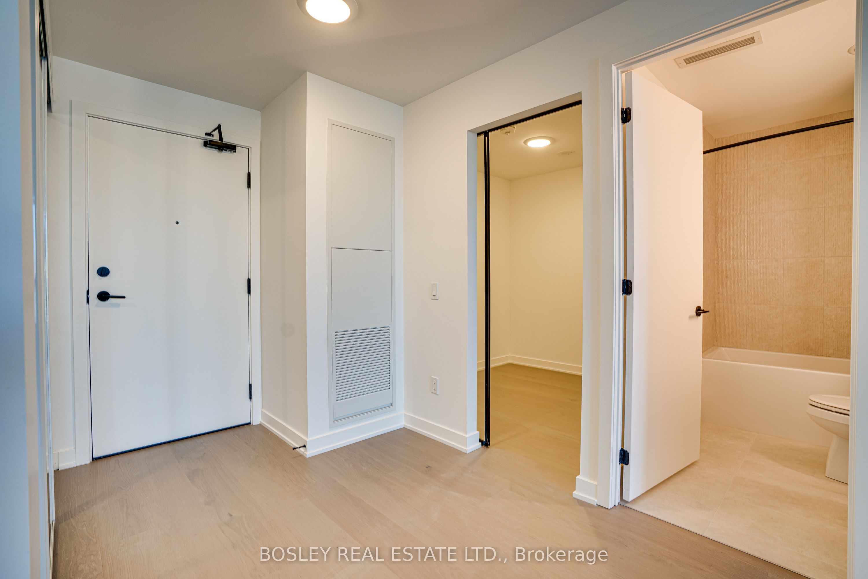 91 Montclair Avenue 812, Toronto, ON M5P 0B1 photo 3