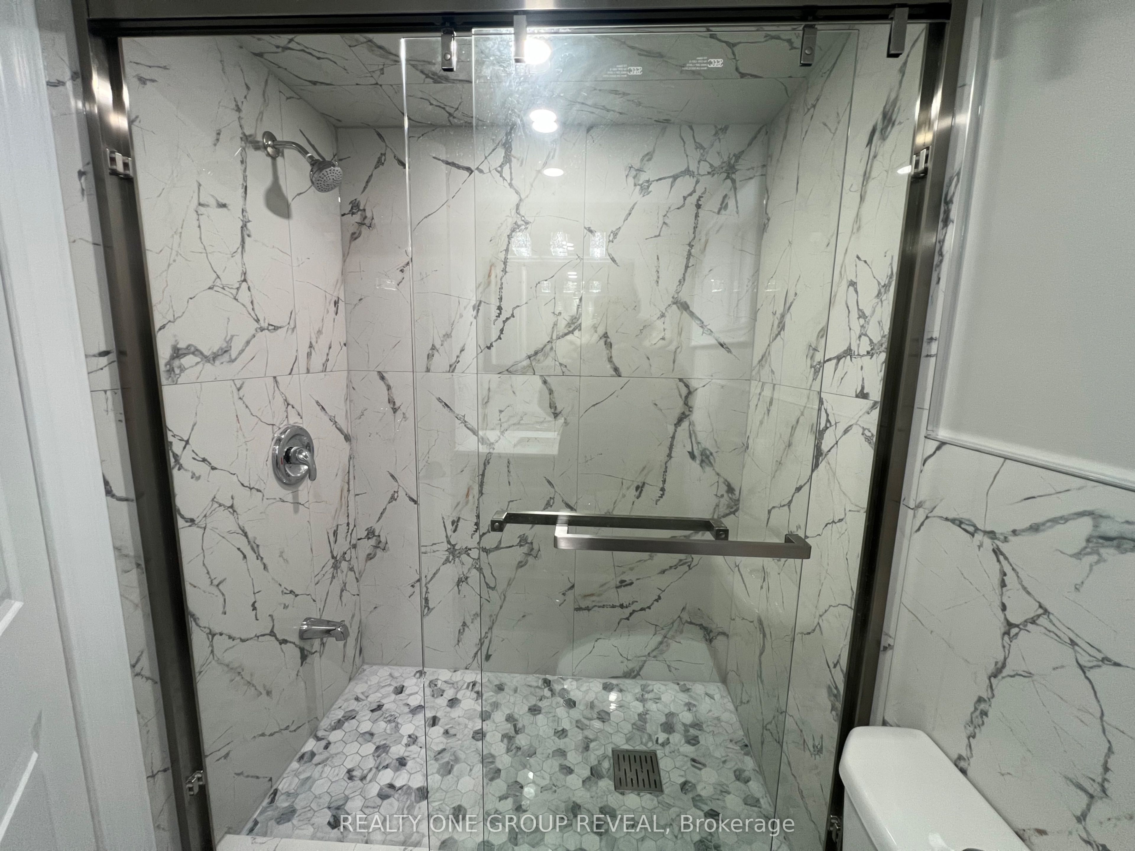75 Regatta Crescent Basement, Toronto, ON M2R 2X7 photo 2