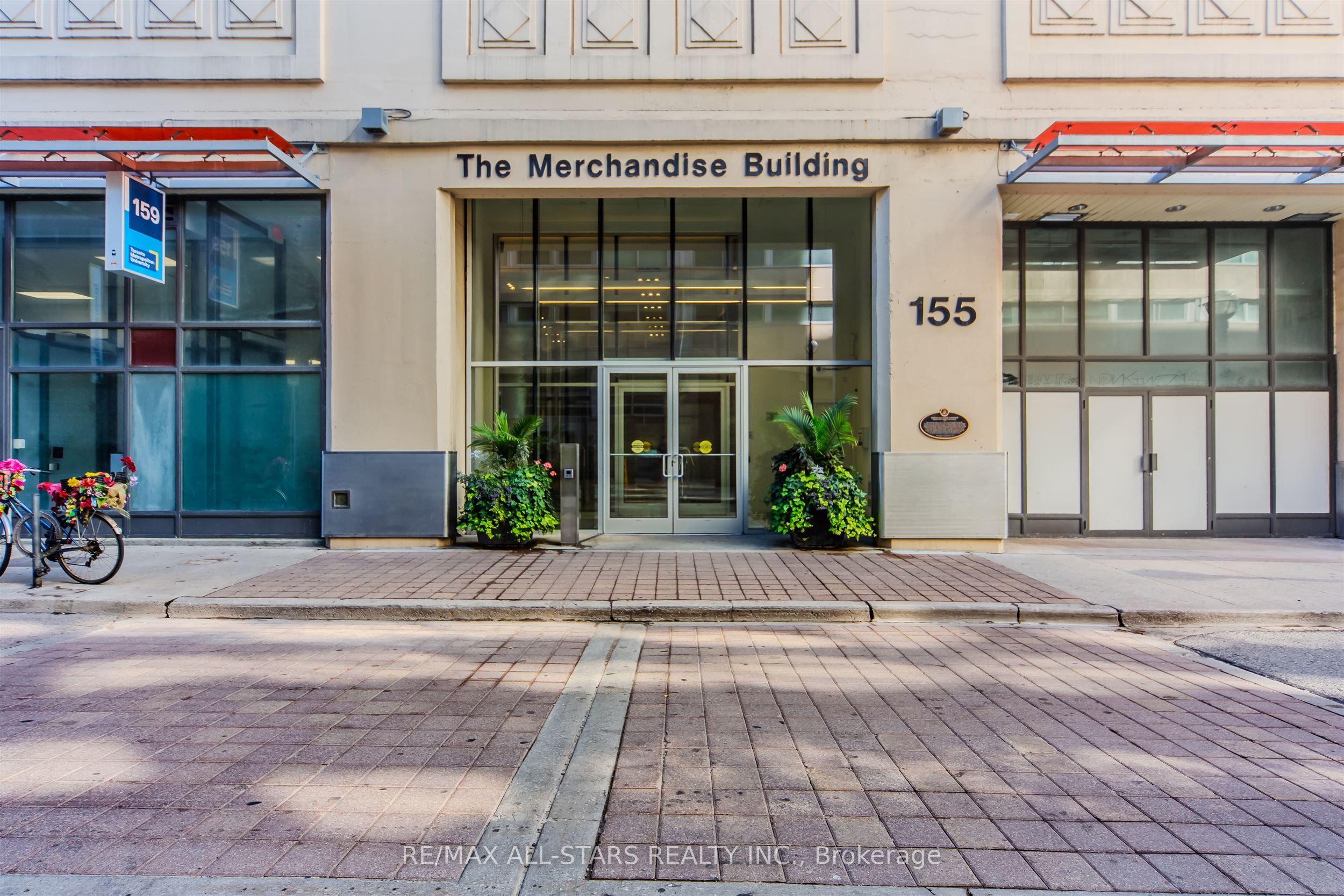155 Dalhousie Street 827, Toronto, ON M5B 2P7
