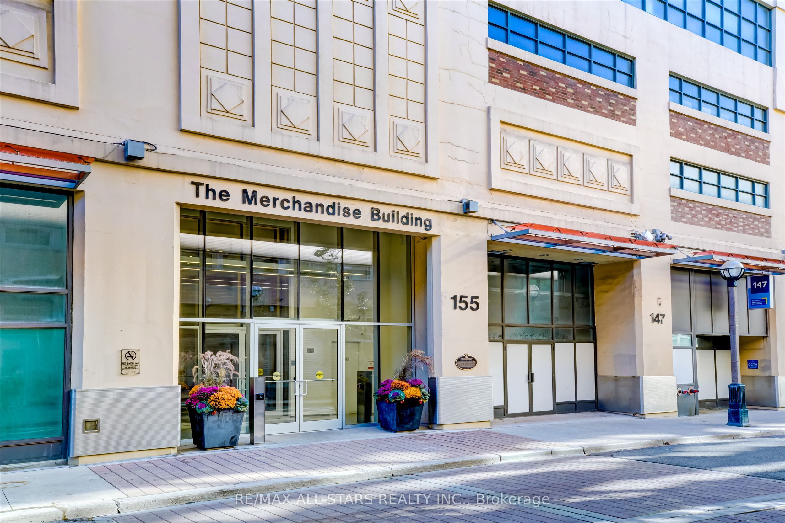 155 Dalhousie Street 827, Toronto, ON M5B 2P7 photo 2