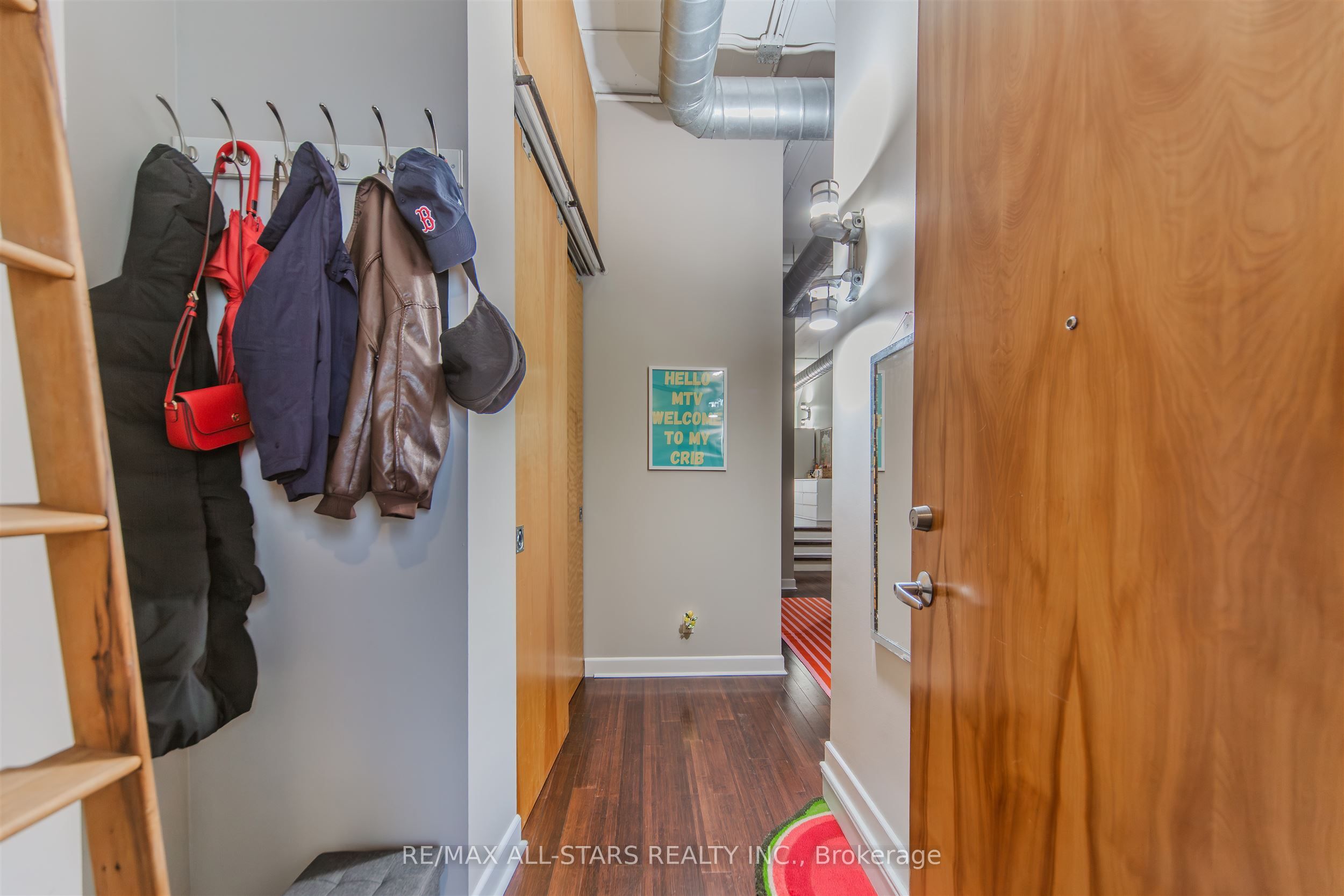 155 Dalhousie Street 827, Toronto, ON M5B 2P7 photo 3