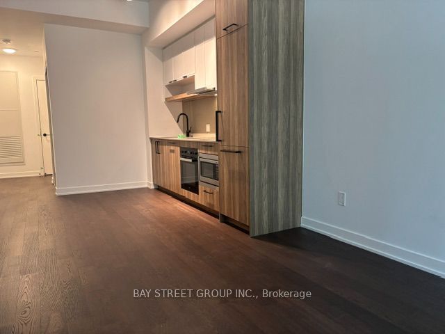 91 Montclair Avenue 1503, Toronto, ON M5P 0B1 photo 2