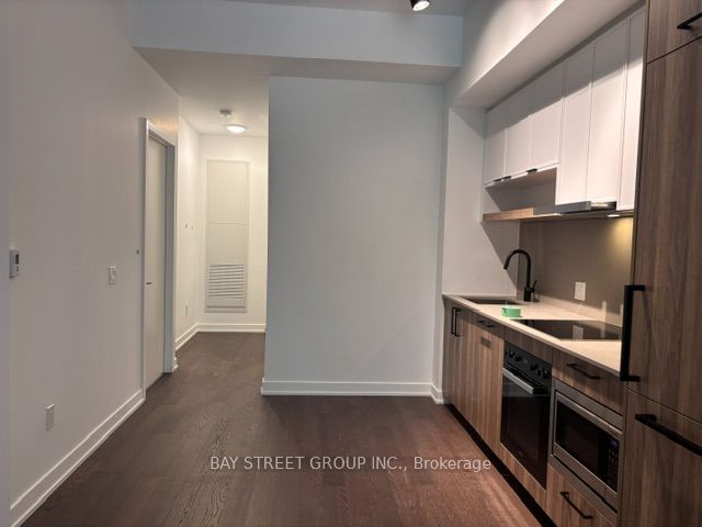 91 Montclair Avenue 1503, Toronto, ON M5P 0B1 photo 3