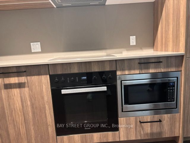 91 Montclair Avenue 1503, Toronto, ON M5P 0B1 photo 4