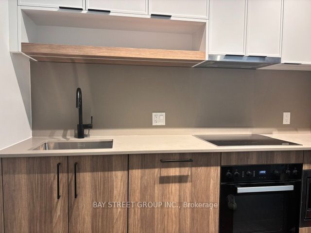 91 Montclair Avenue 1503, Toronto, ON M5P 0B1 photo 5