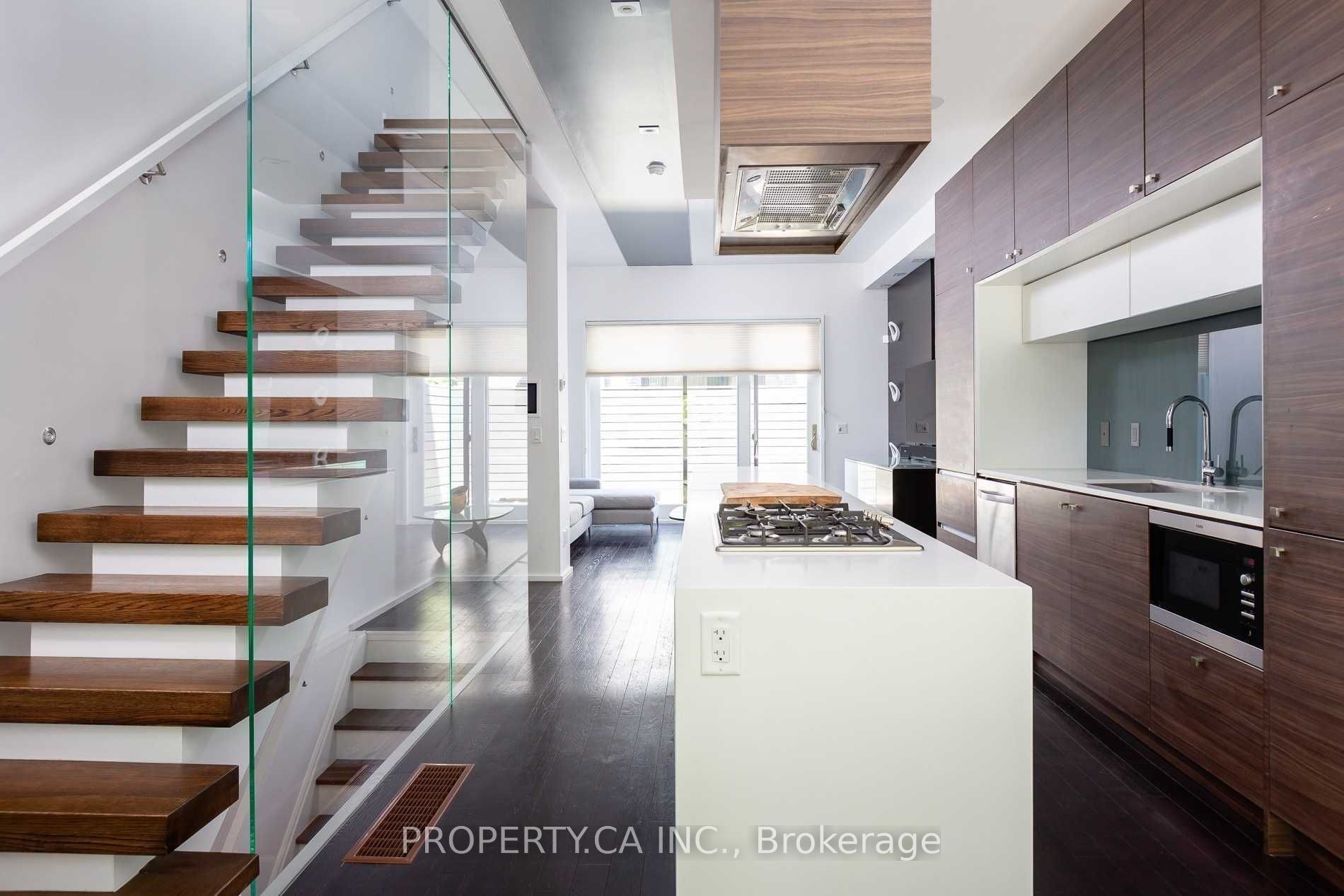 238 Manning Avenue, Toronto, ON M6J 2K7