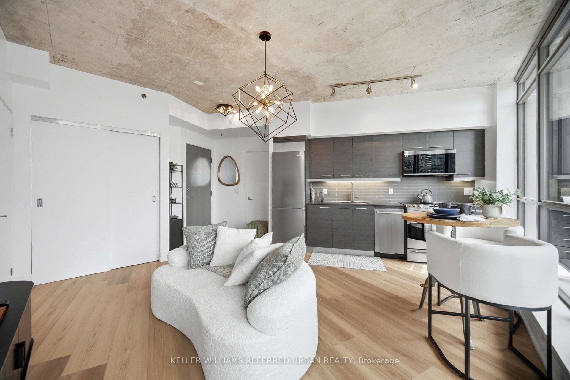 90 Trinity Street 607, Toronto, ON M5A 0E4 photo 3