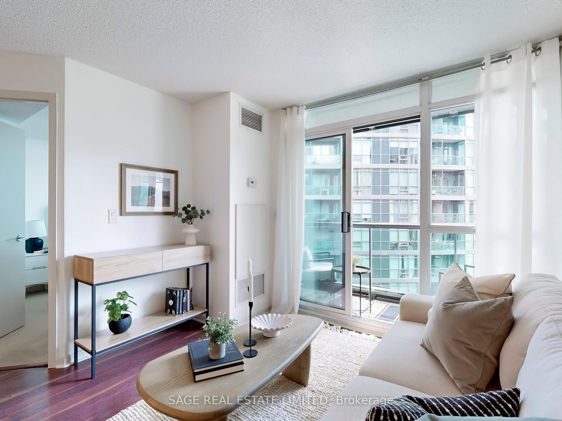 219 Fort York Boulevard 616, Toronto, ON M5V 1B1 photo 4
