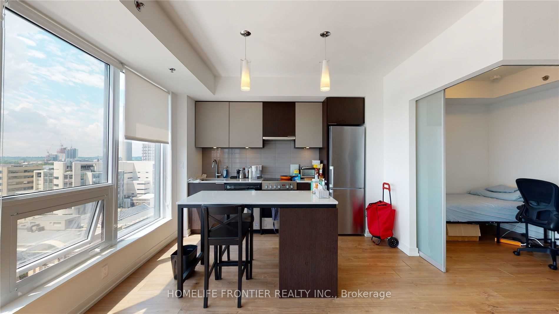 203 College Street 1403, Toronto, ON M5T 1P9 photo 2