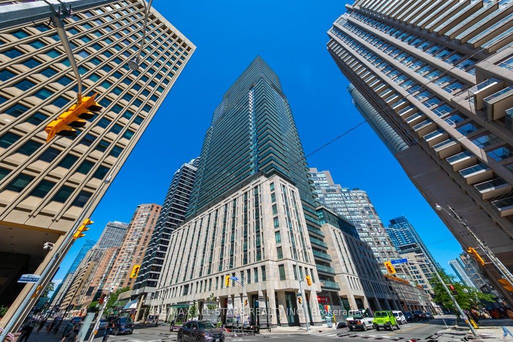 955 Bay Street 2102, Toronto, ON M5S 2A2