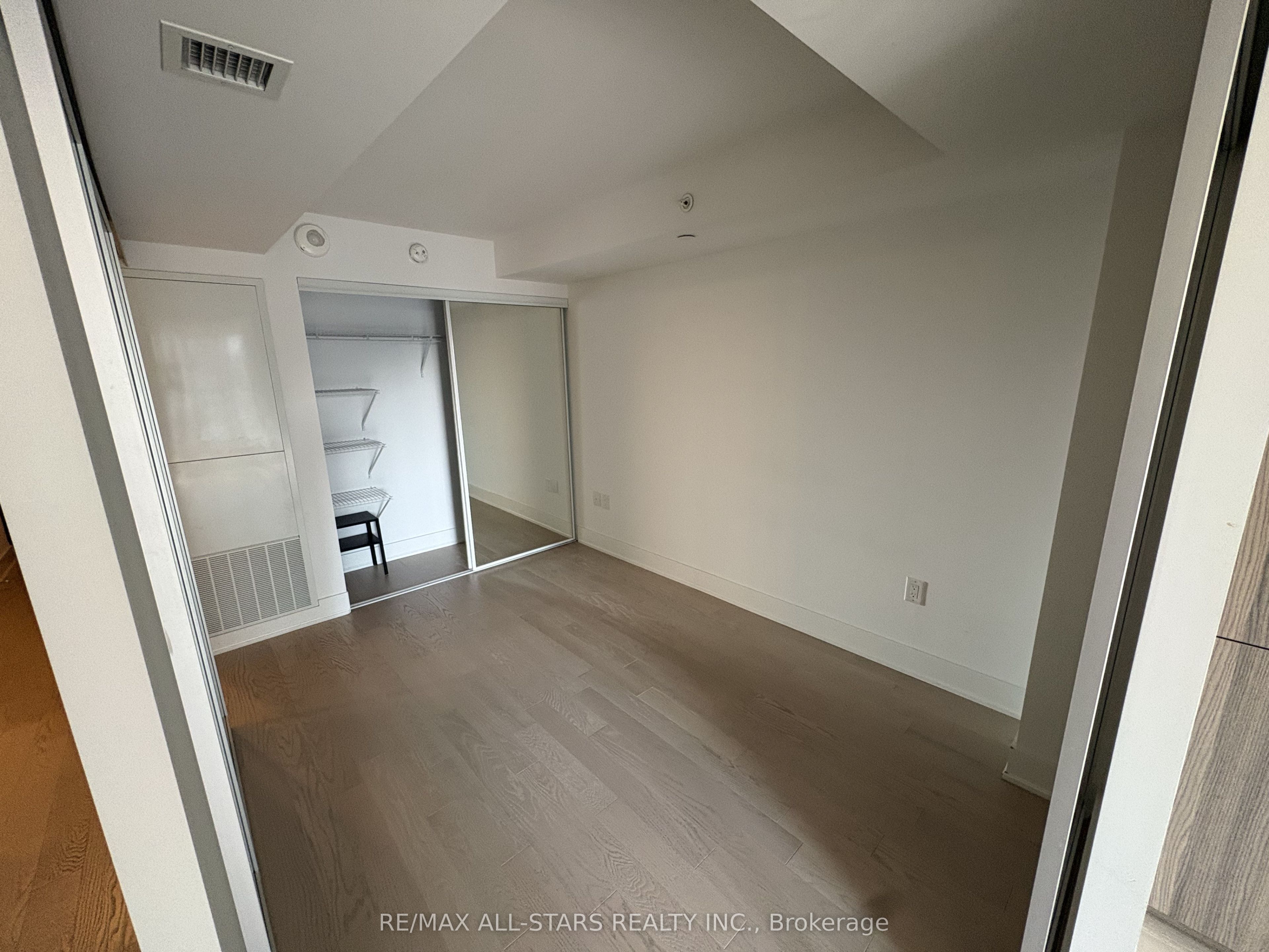 955 Bay Street 2102, Toronto, ON M5S 2A2 photo 4