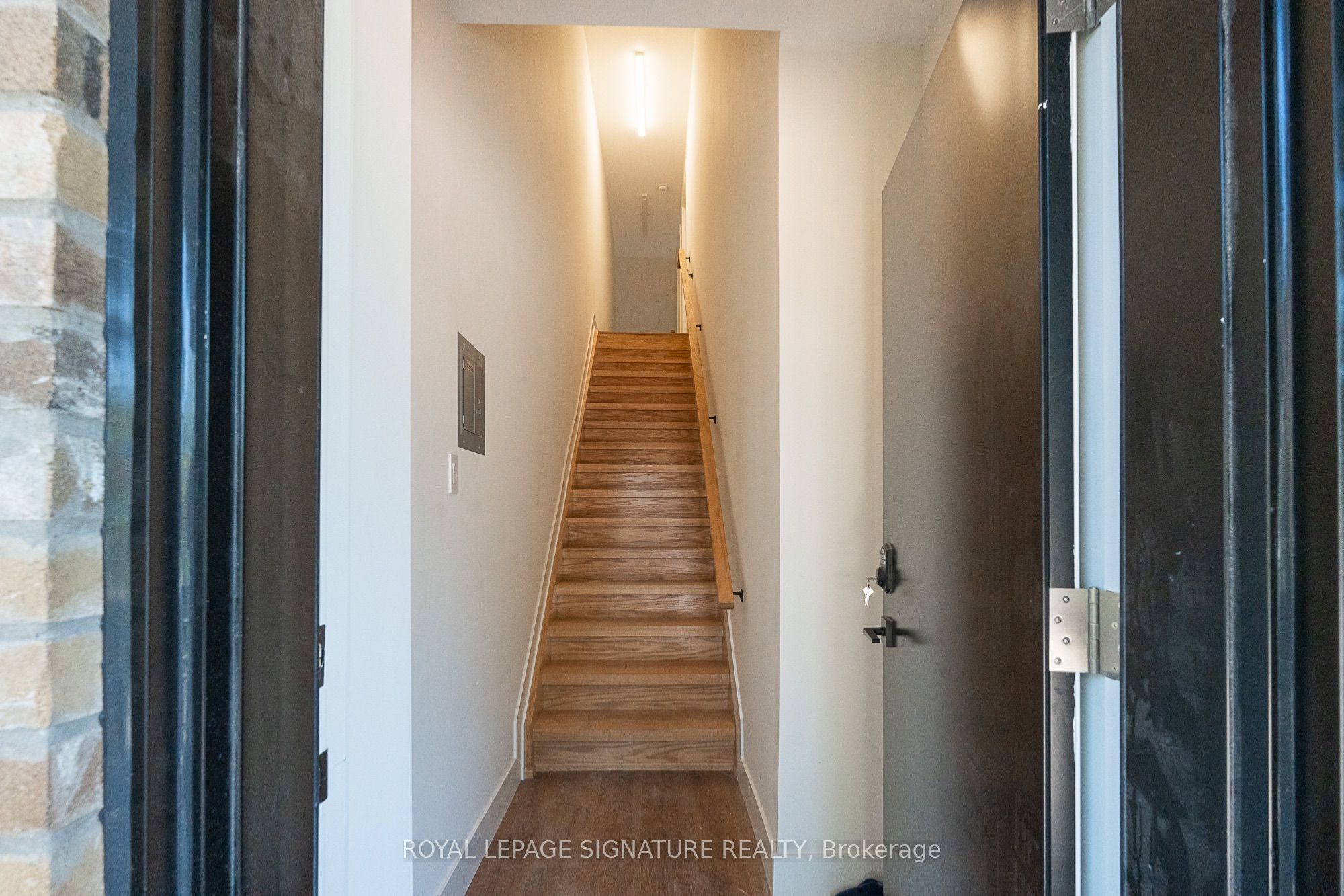7 Earnscliffe Road #5, Toronto, ON M6E 1J4 photo 2