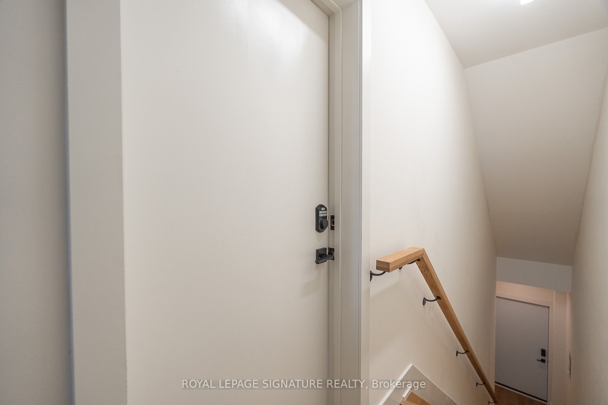 7 Earnscliffe Road #5, Toronto, ON M6E 1J4 photo 3