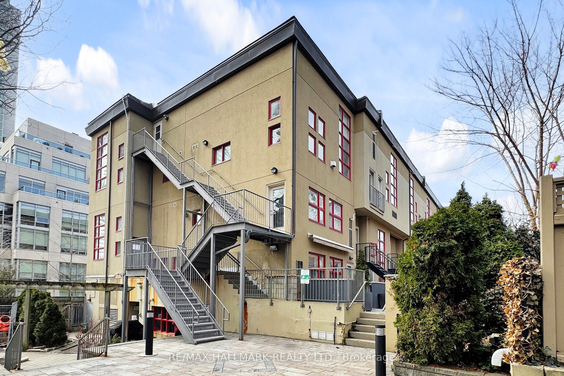 21 Earl Street 314, Toronto, ON M4Y 3C8