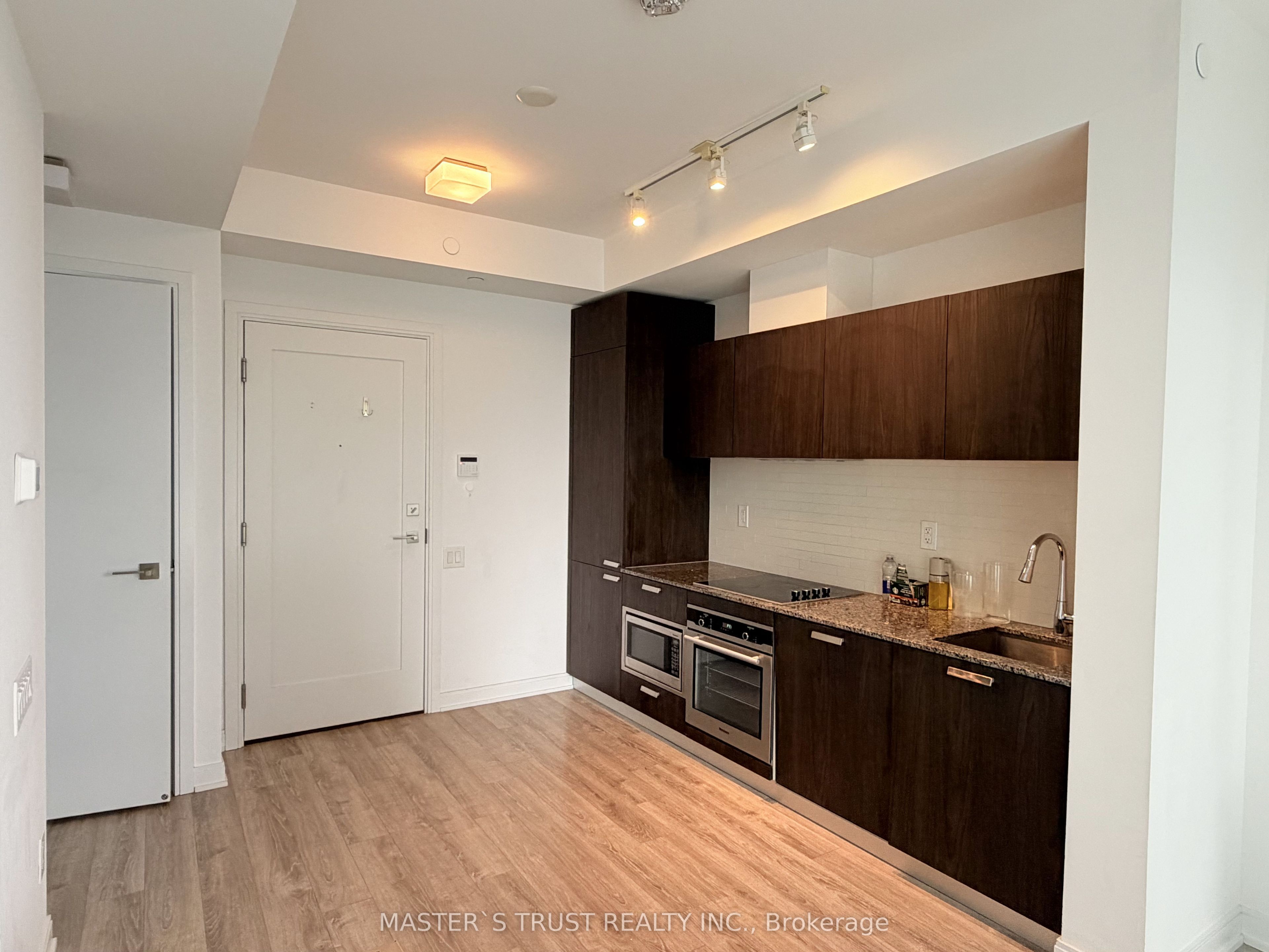 50 Charles Street E 3204, Toronto, ON M4Y 0C3 photo 3