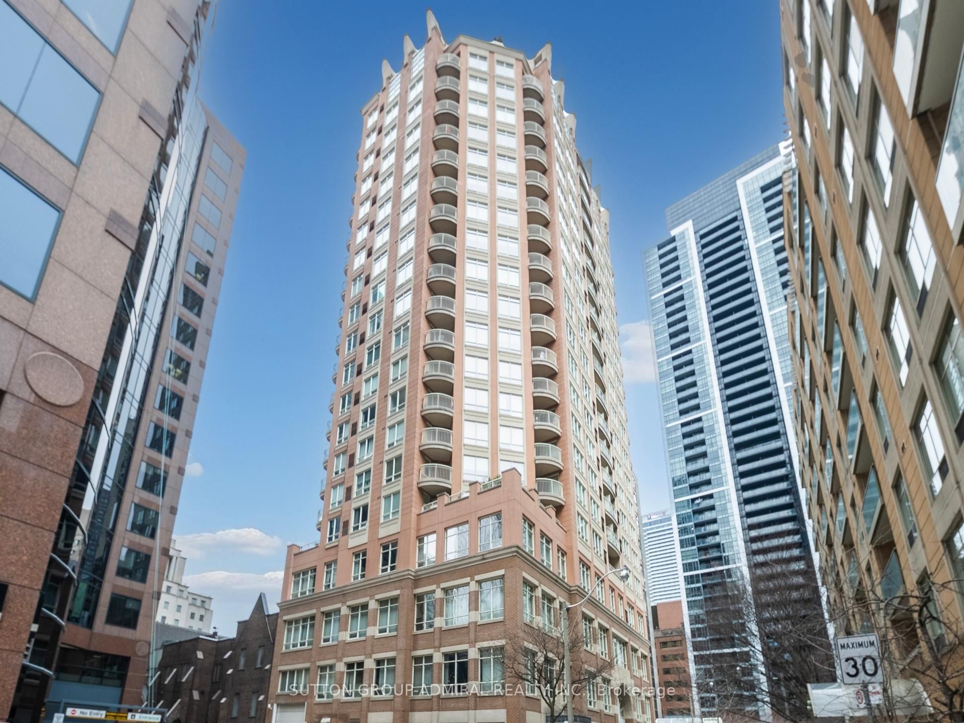 100 Hayden Street 812, Toronto, ON M4Y 3C7 photo 2