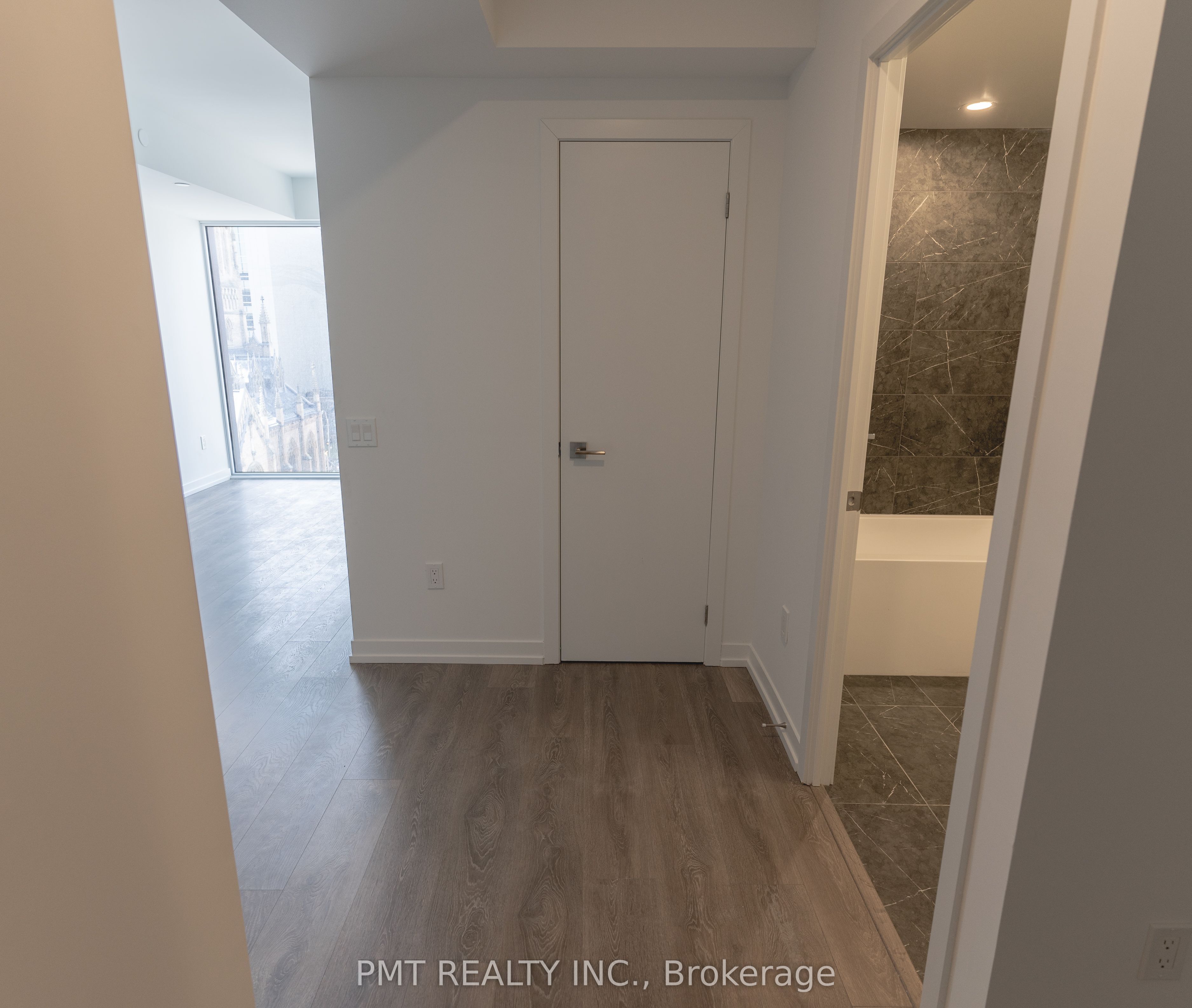 82 Dalhousie Street 806, Toronto, ON M5B 0C5 photo 2