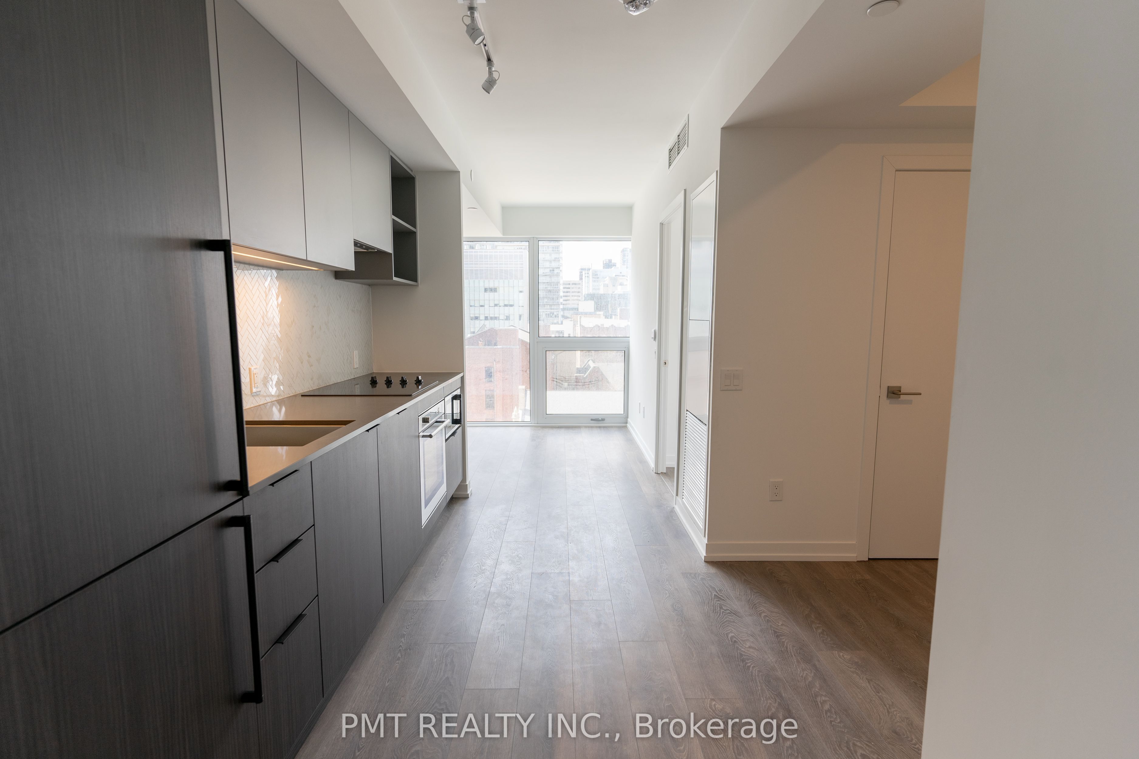 82 Dalhousie Street 806, Toronto, ON M5B 0C5 photo 3
