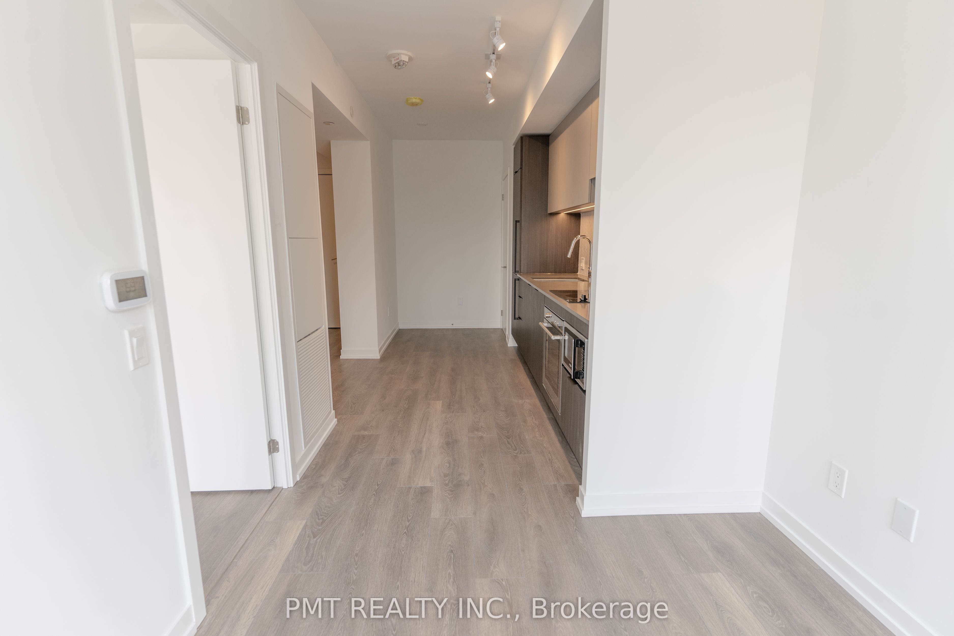 82 Dalhousie Street 806, Toronto, ON M5B 0C5 photo 5