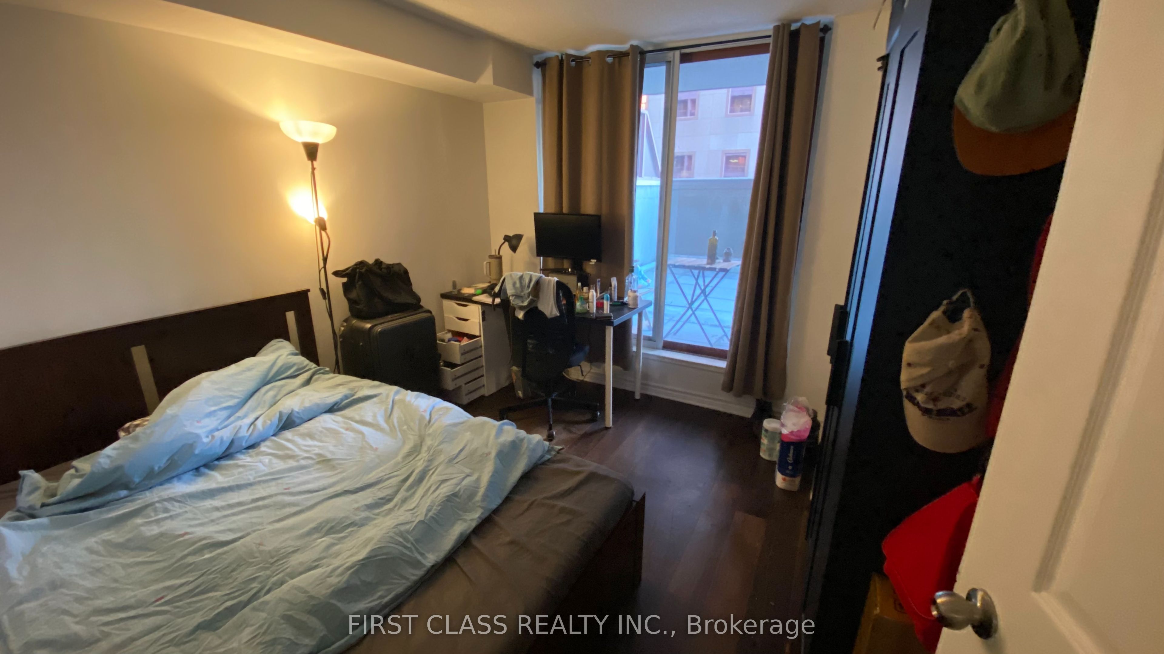 736 Bay Street 303 (Secondary Bedroom), Toronto, ON M5G 2M4 photo 3
