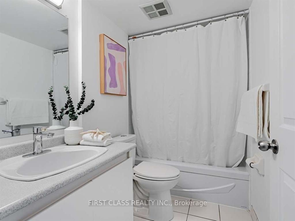 736 Bay Street 303 (Secondary Bedroom), Toronto, ON M5G 2M4 photo 5