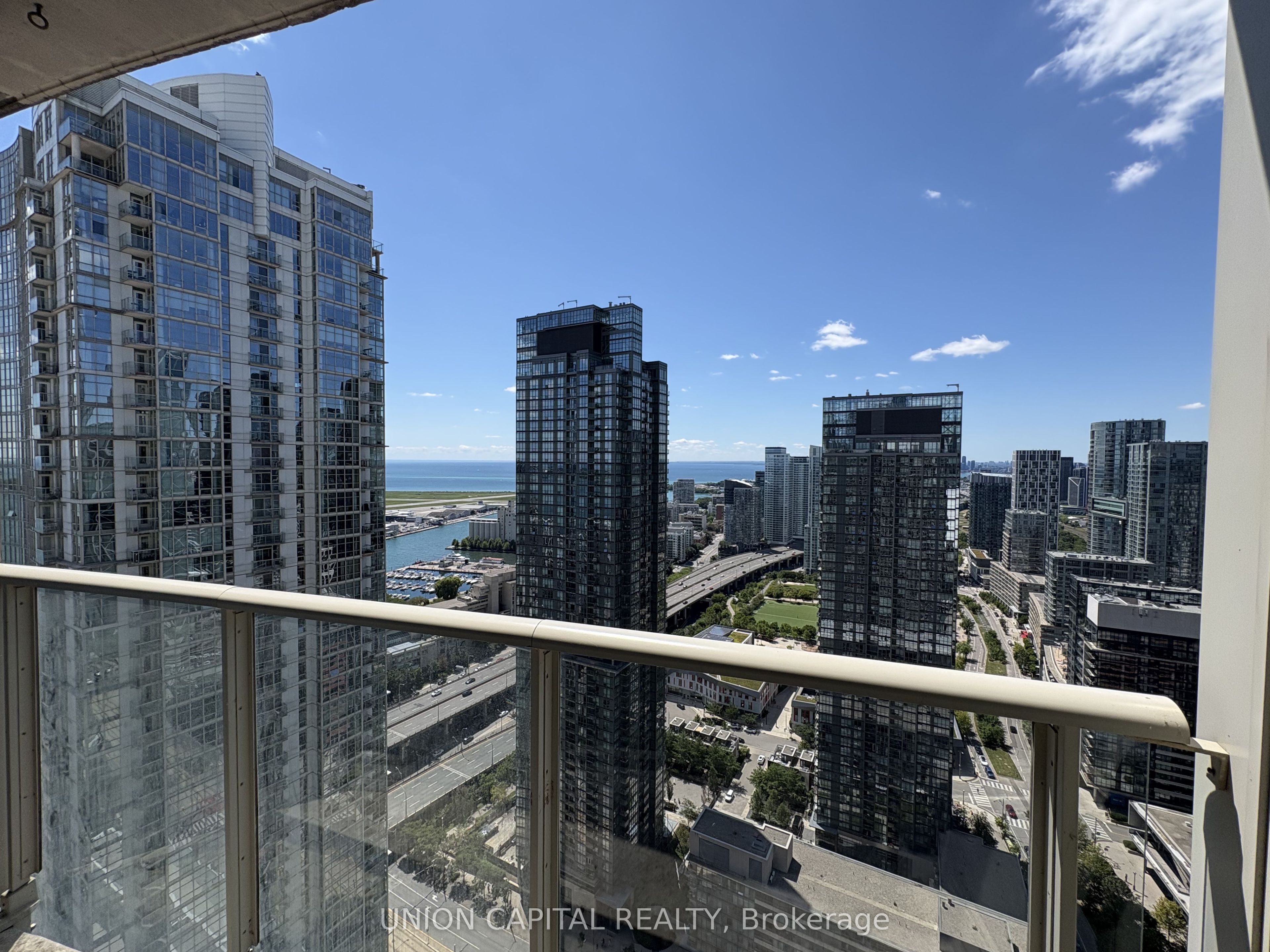 10 Navy Wharf Court 4501, Toronto, ON M5V 3V2 photo 2