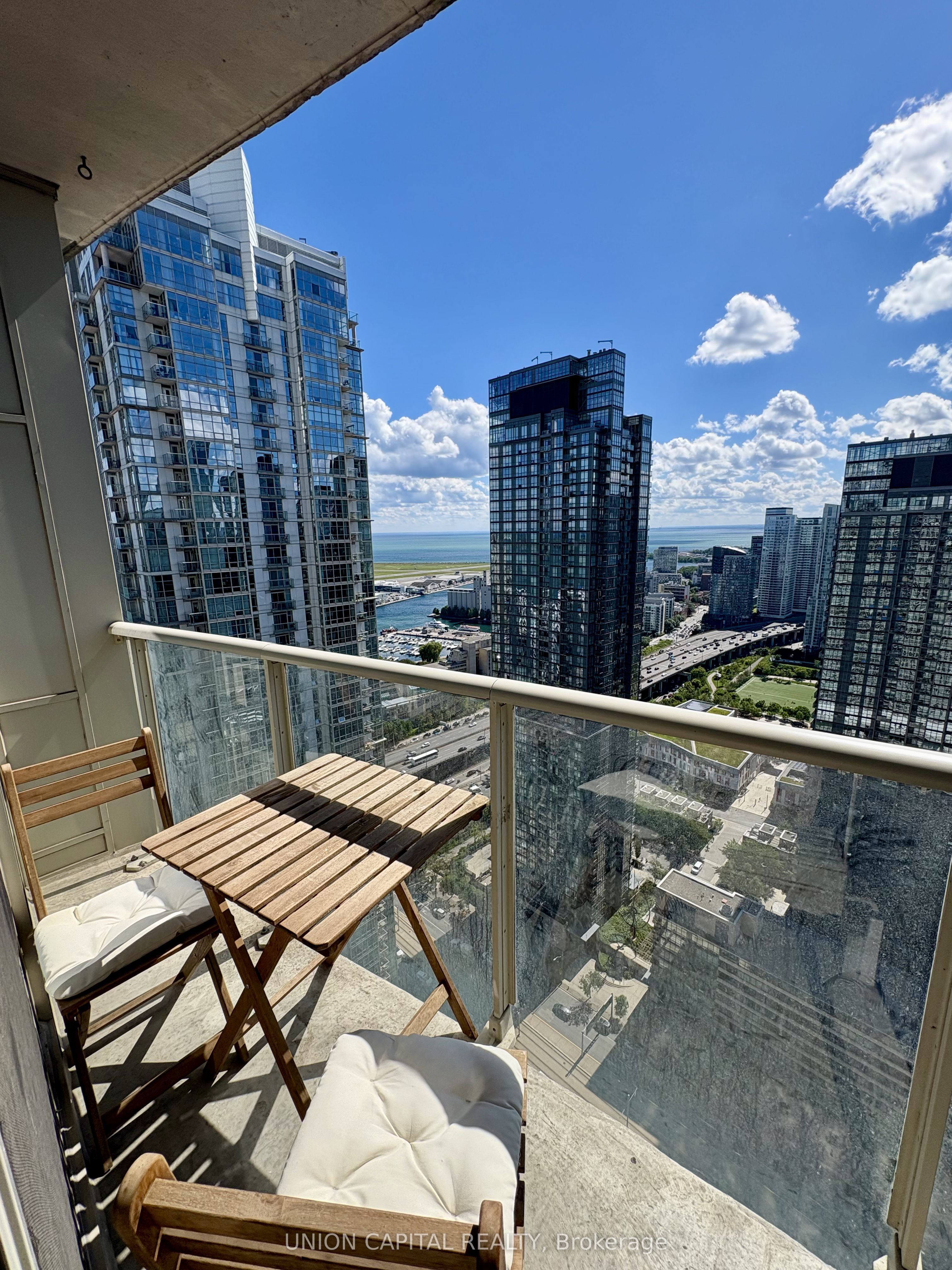 10 Navy Wharf Court 4501, Toronto, ON M5V 3V2 photo 3