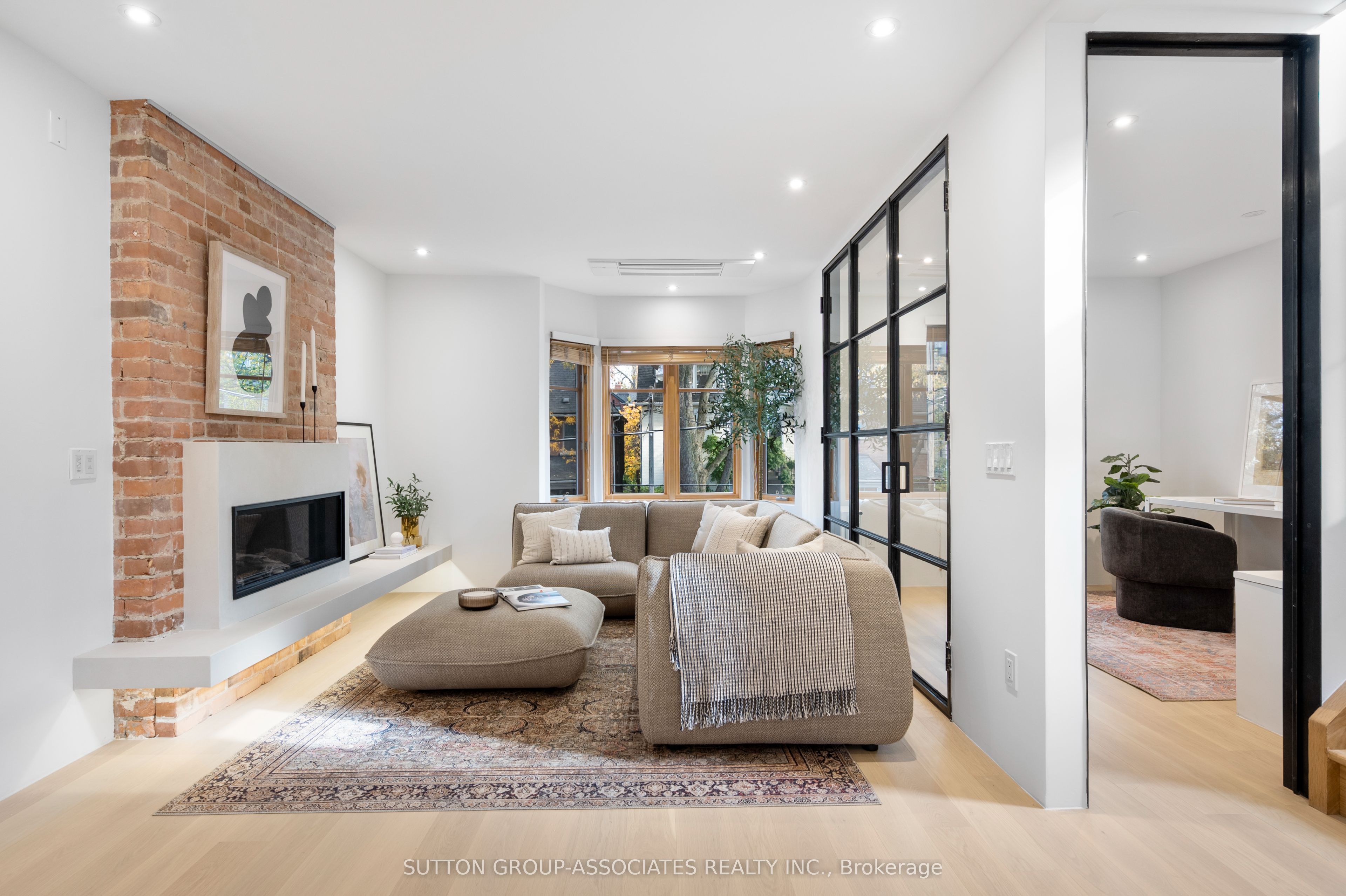 20 Kendal Avenue Lower, Toronto, ON M5R 1L7