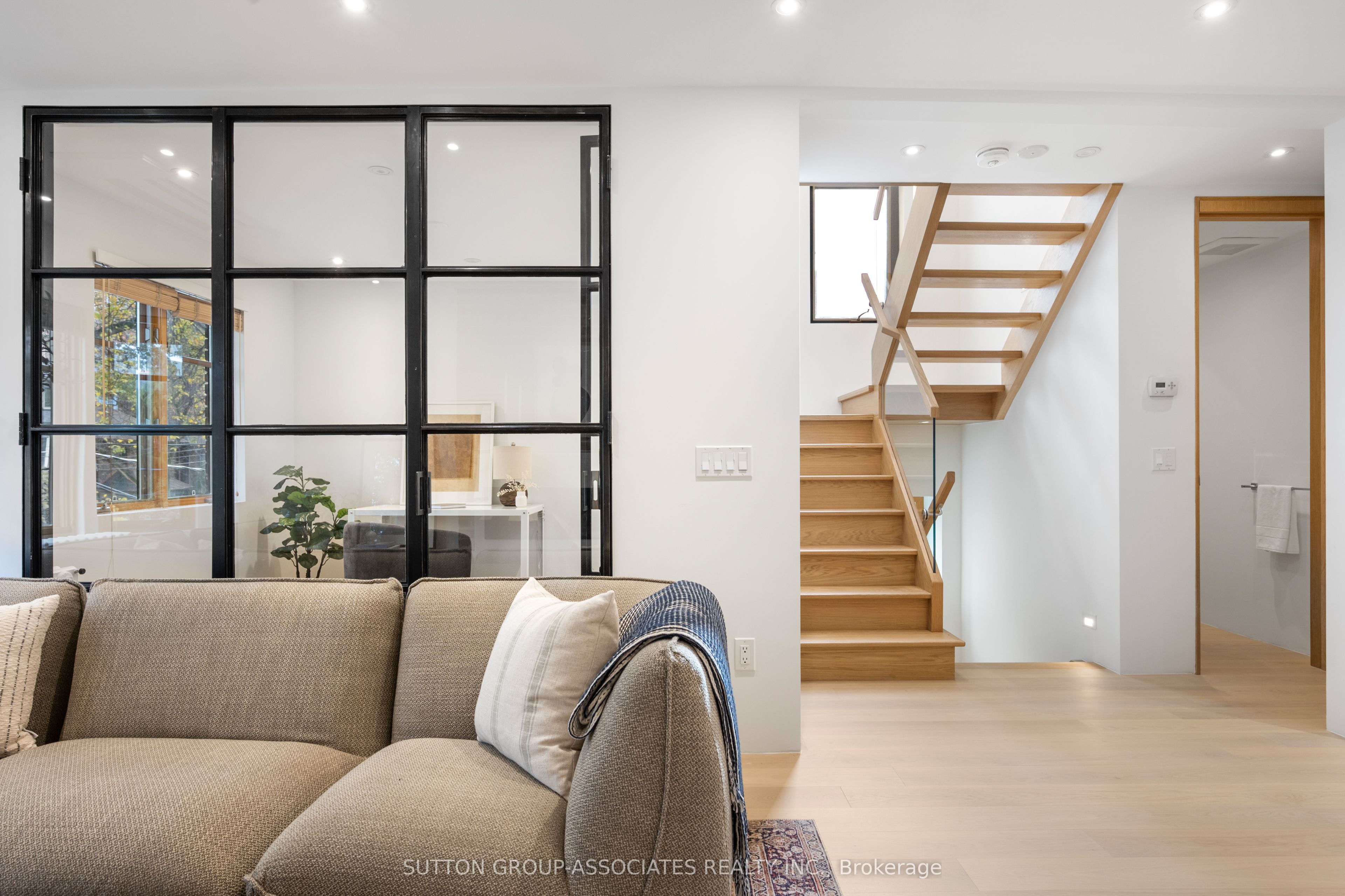 20 Kendal Avenue Lower, Toronto, ON M5R 1L7 photo 4