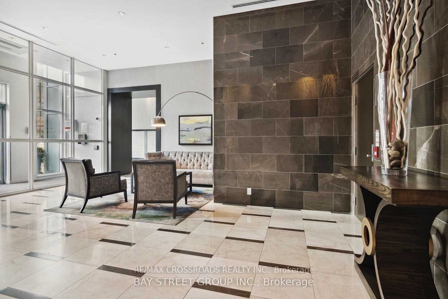 212 Eglinton Avenue E 312, Toronto, ON M4P 0A3 photo 4