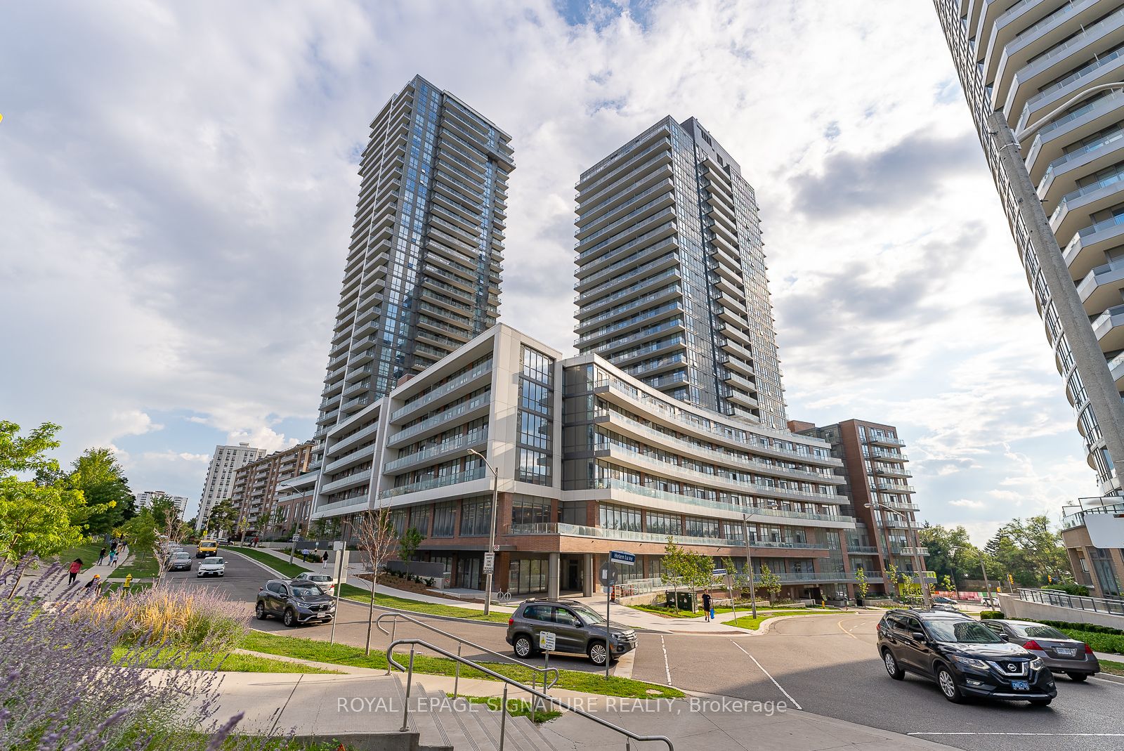 36 Forest Manor Road 722, Toronto, ON M2J 1M1
