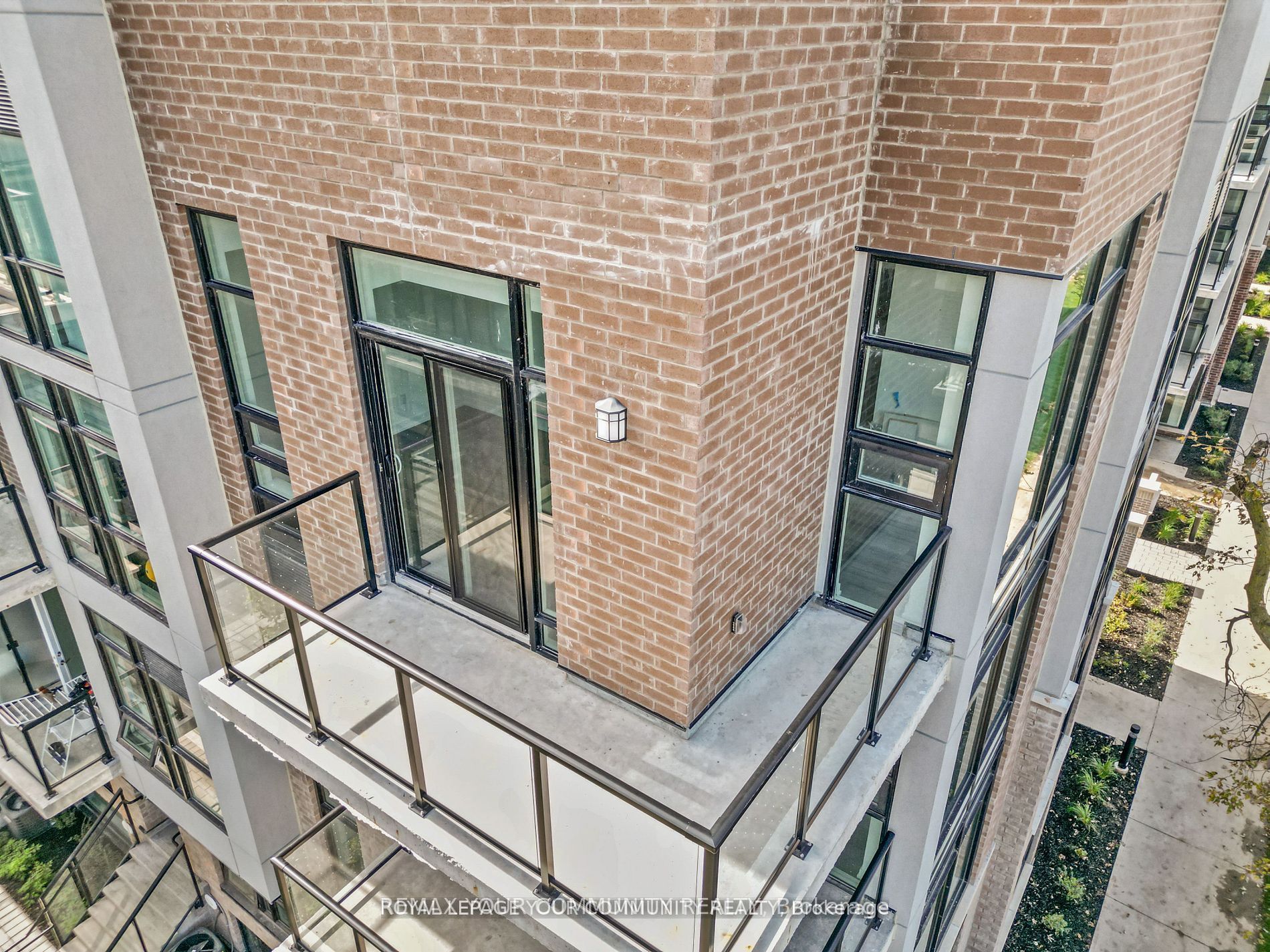 11-851 Sheppard Avenue 3rd, Toronto, ON M3H 0G2 photo 3