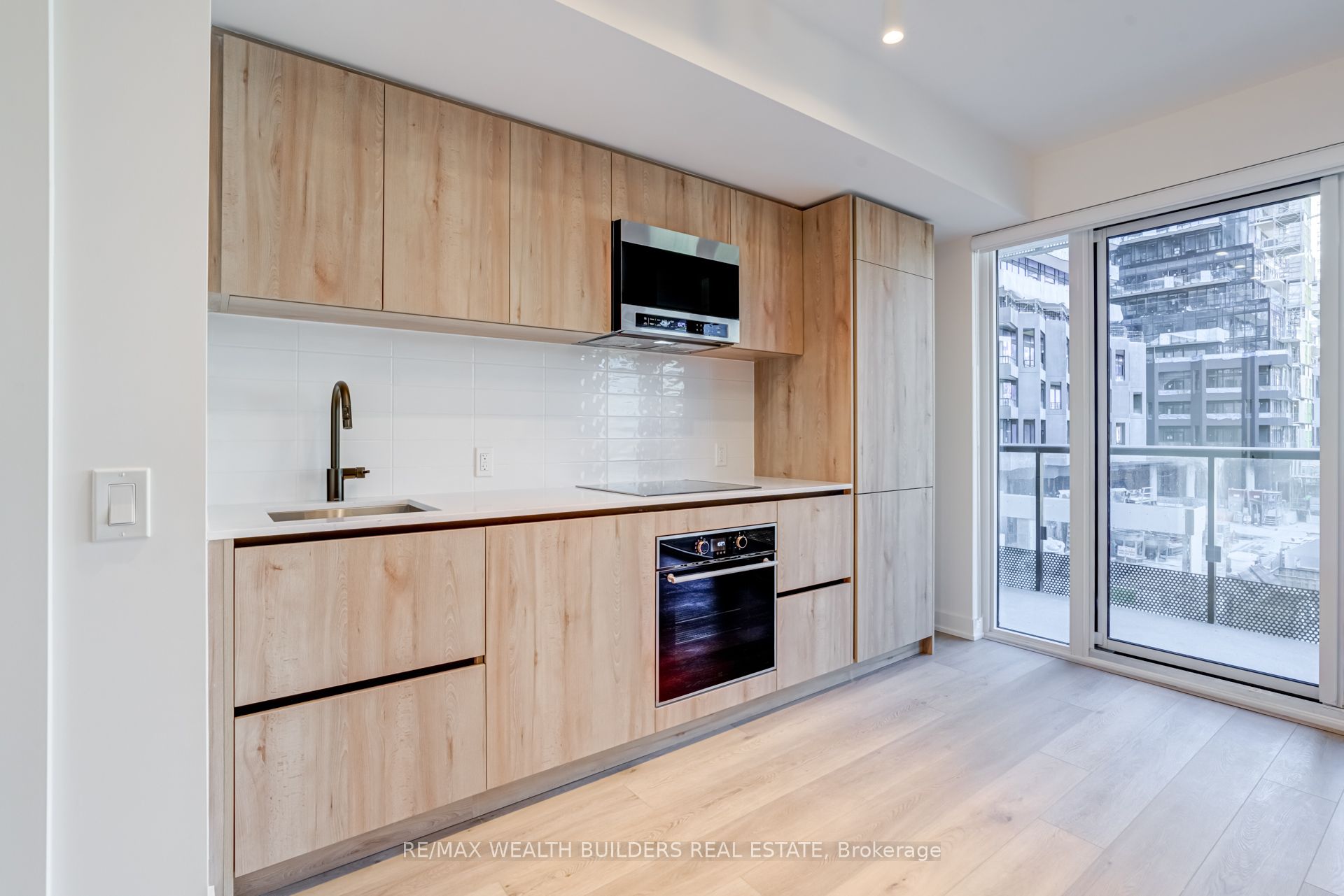 117 Broadway Avenue 310, Toronto, ON M4P 1V3 photo 2