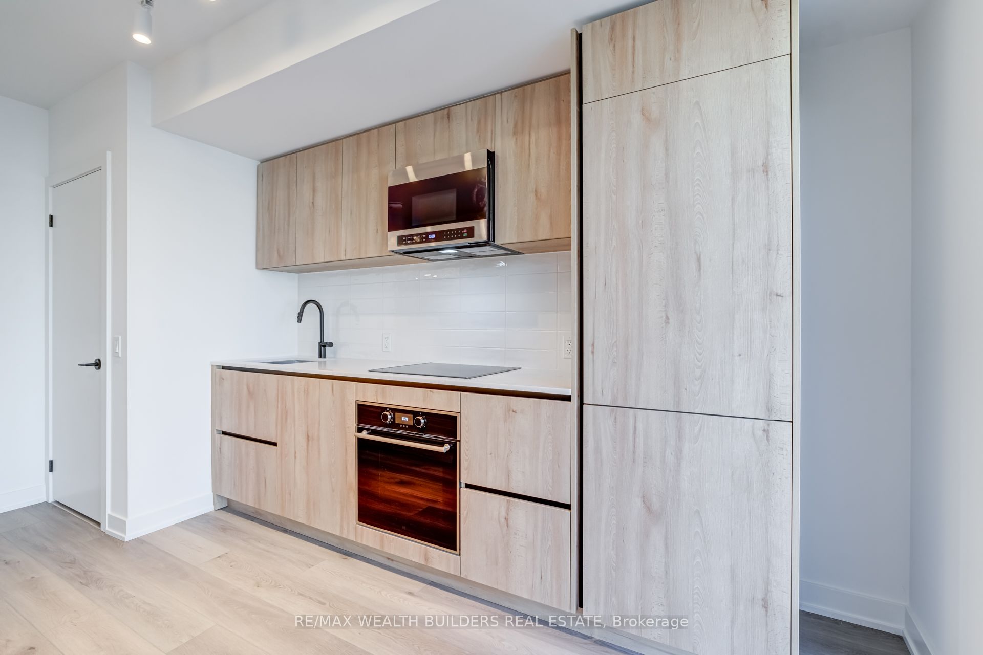 117 Broadway Avenue 310, Toronto, ON M4P 1V3 photo 4