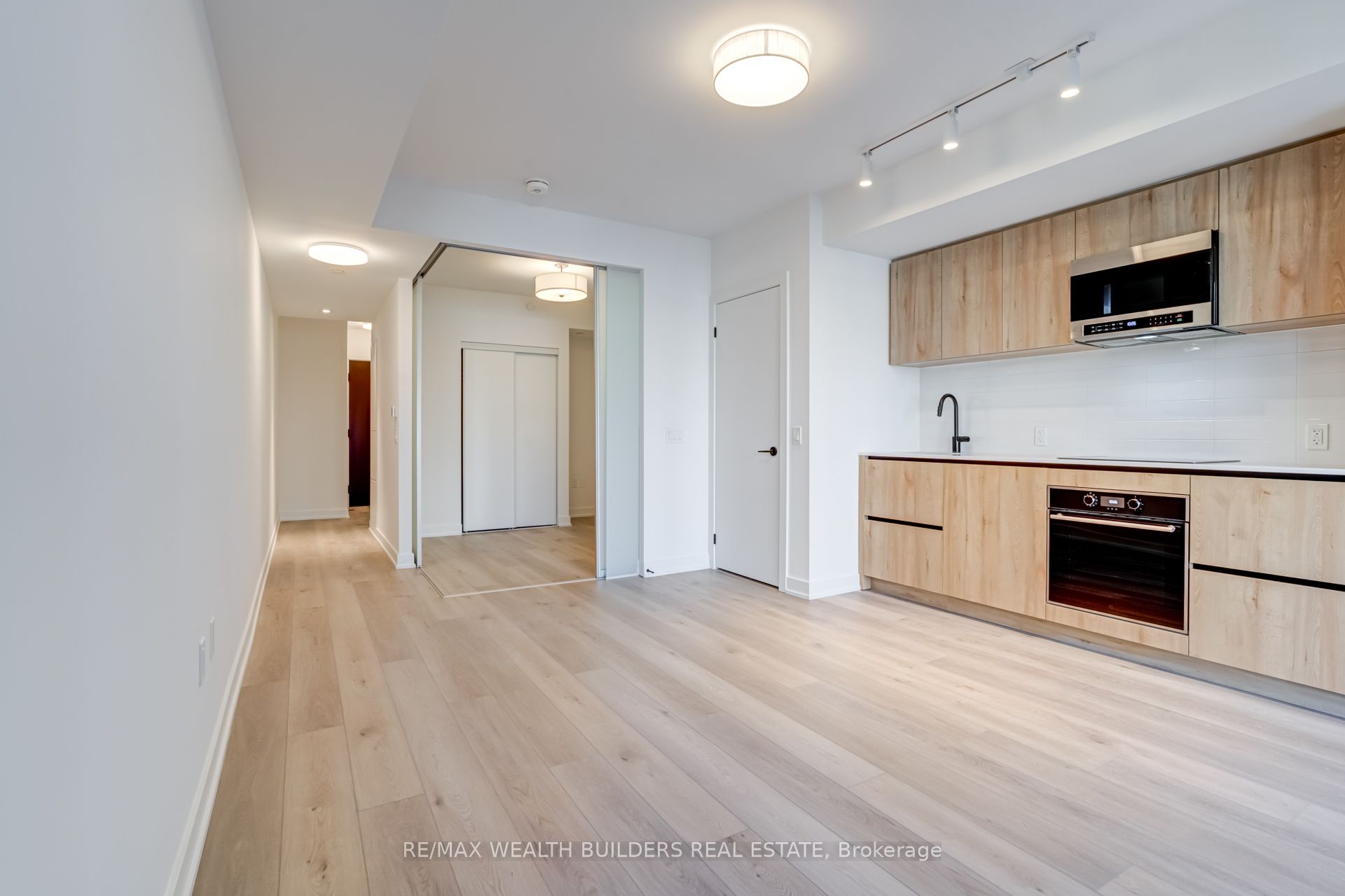 117 Broadway Avenue 310, Toronto, ON M4P 1V3 photo 5