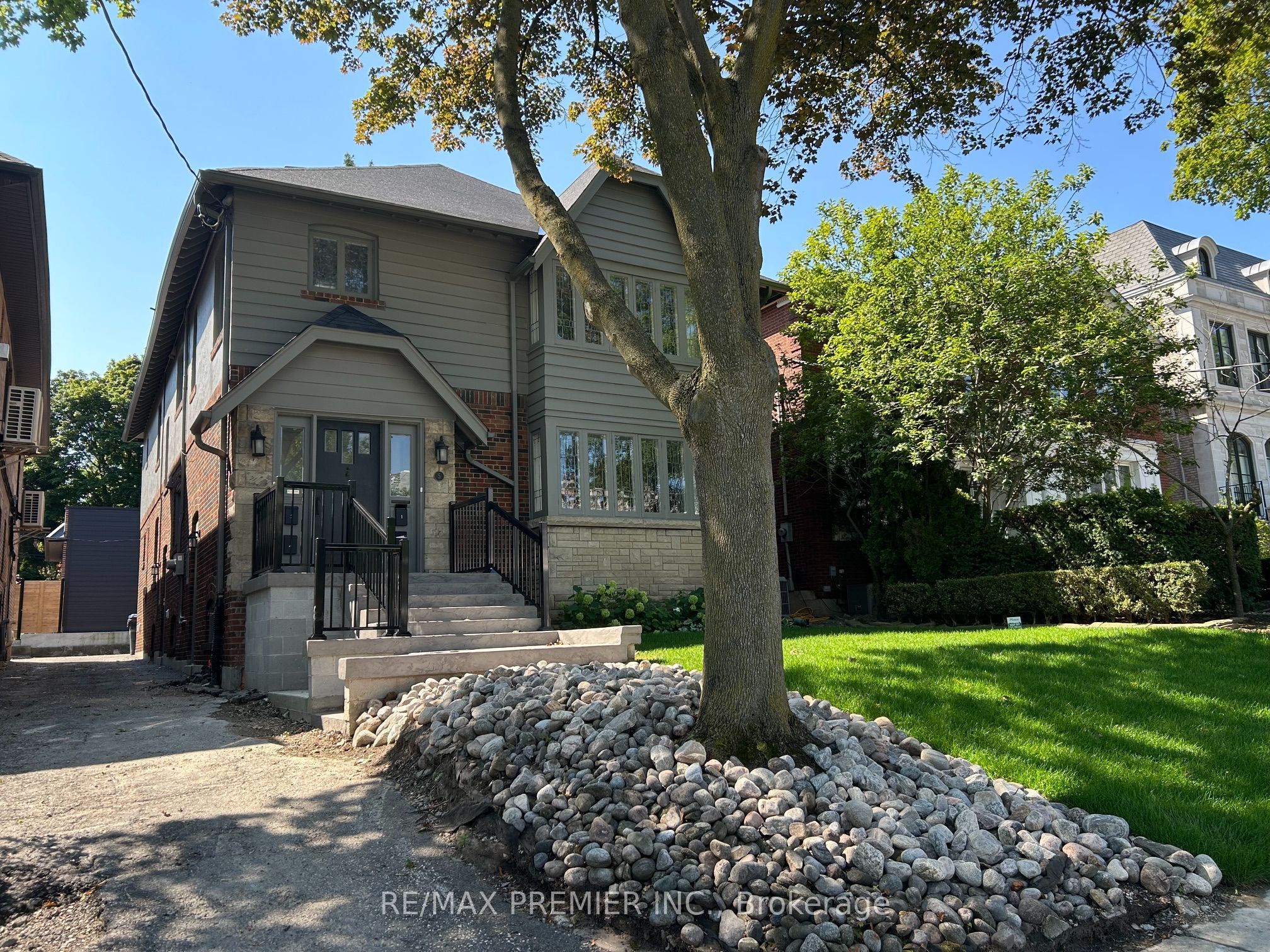 5 Killarney Road Lower Level, Toronto, ON M5P 1L7 photo 2
