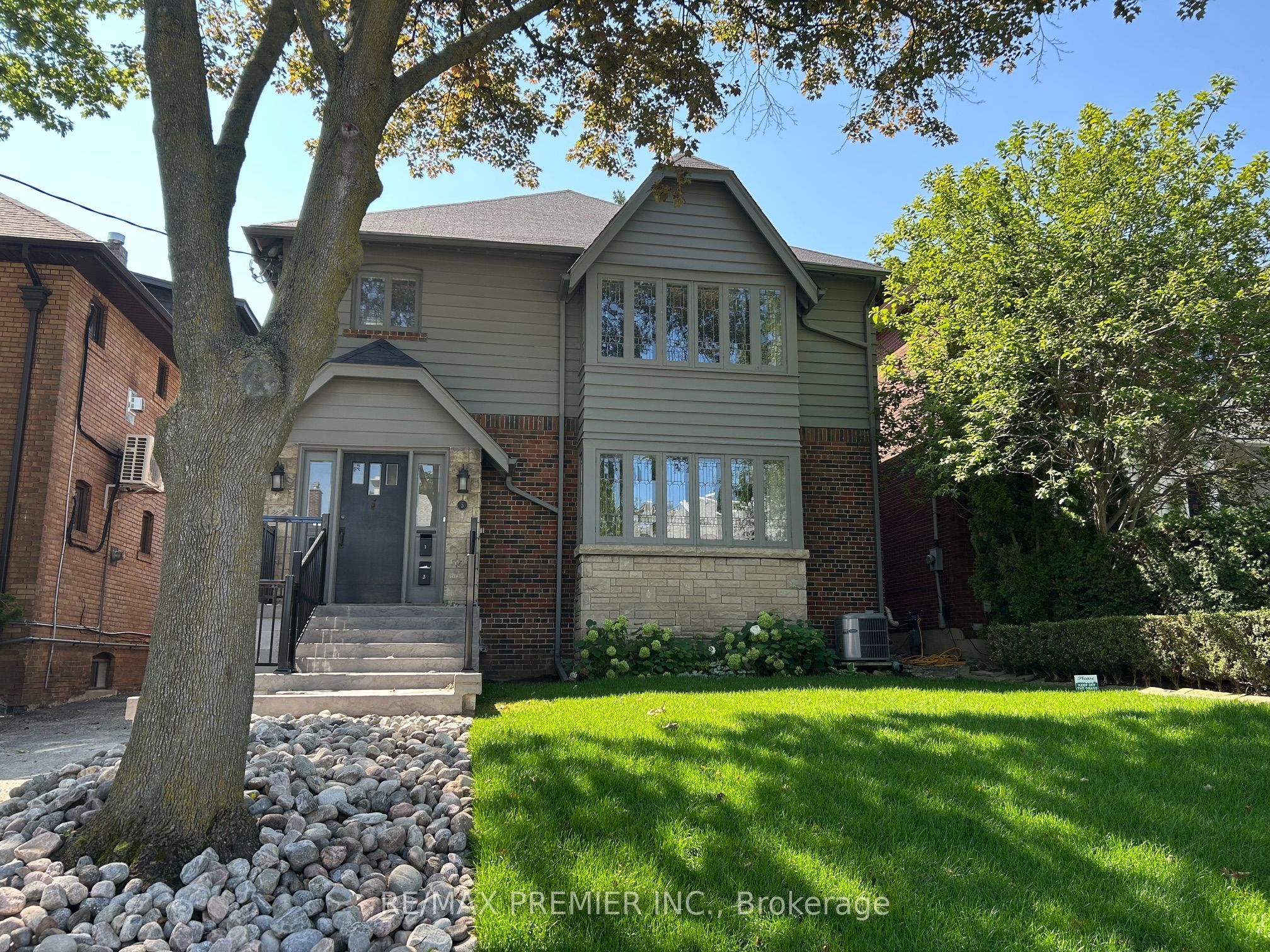 5 Killarney Road Lower Level, Toronto, ON M5P 1L7 photo 3