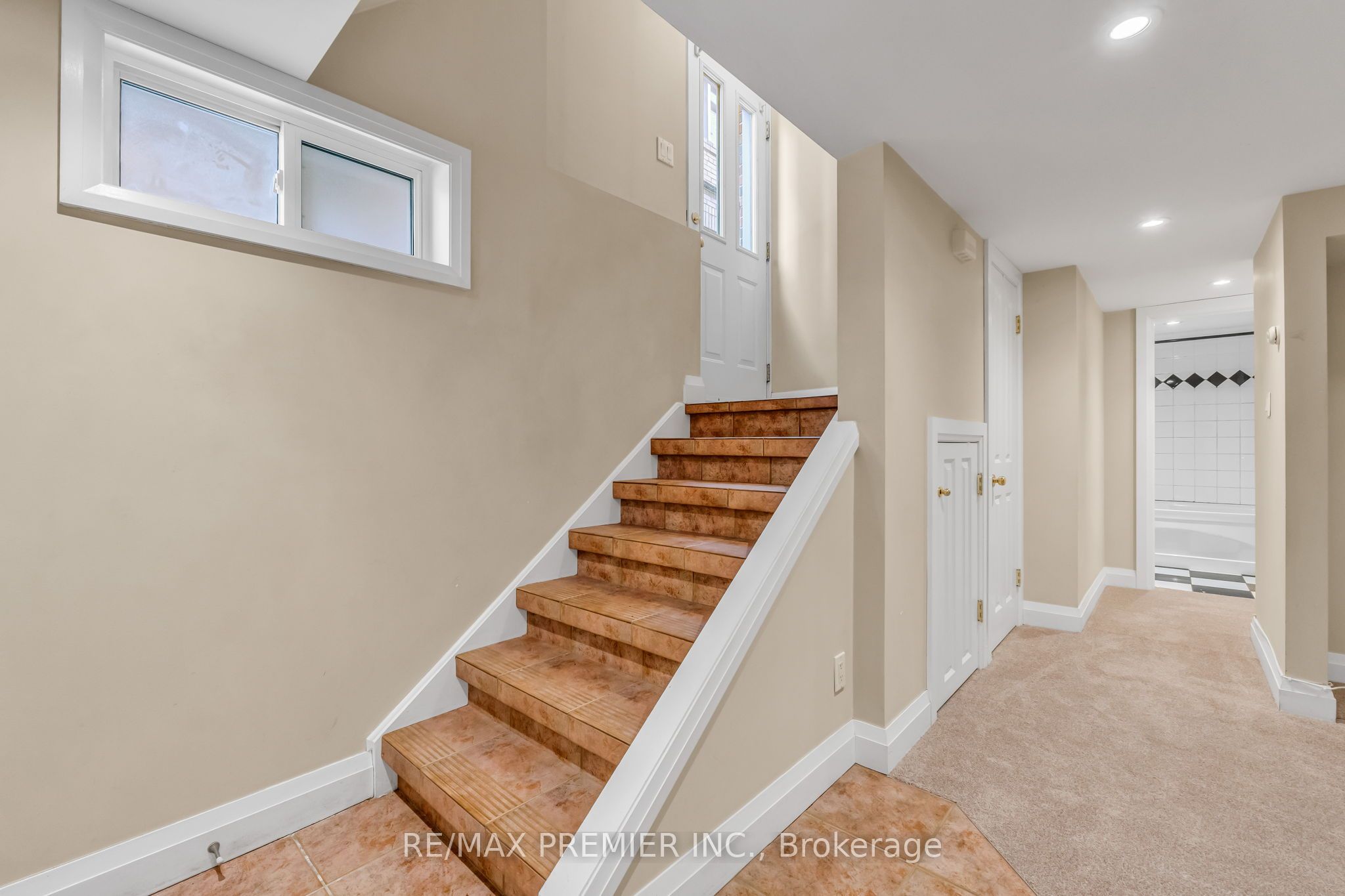 5 Killarney Road Lower Level, Toronto, ON M5P 1L7 photo 5