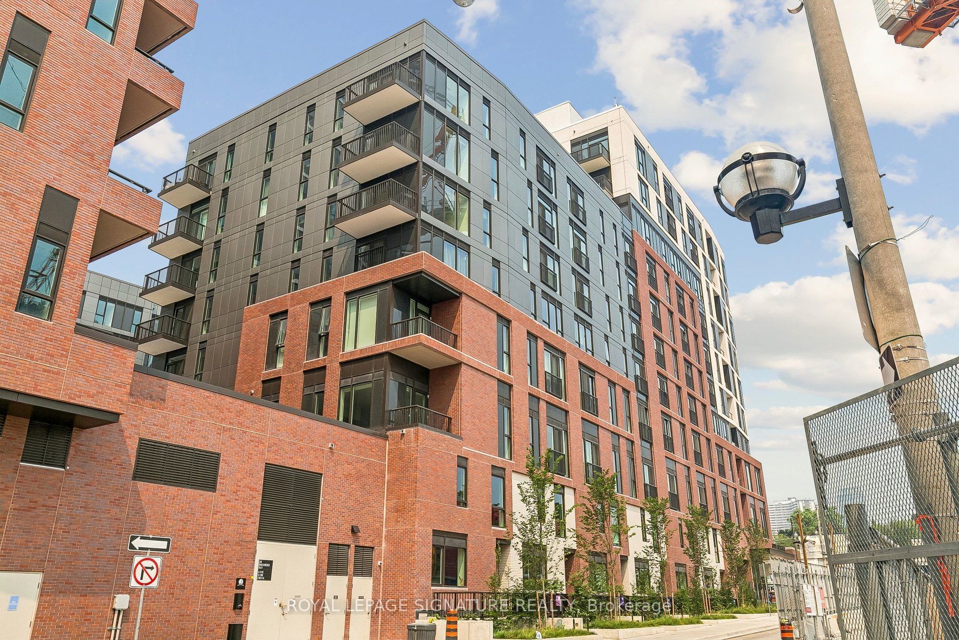 30 Dreamers Way 822, Toronto, ON M5A 0Y7