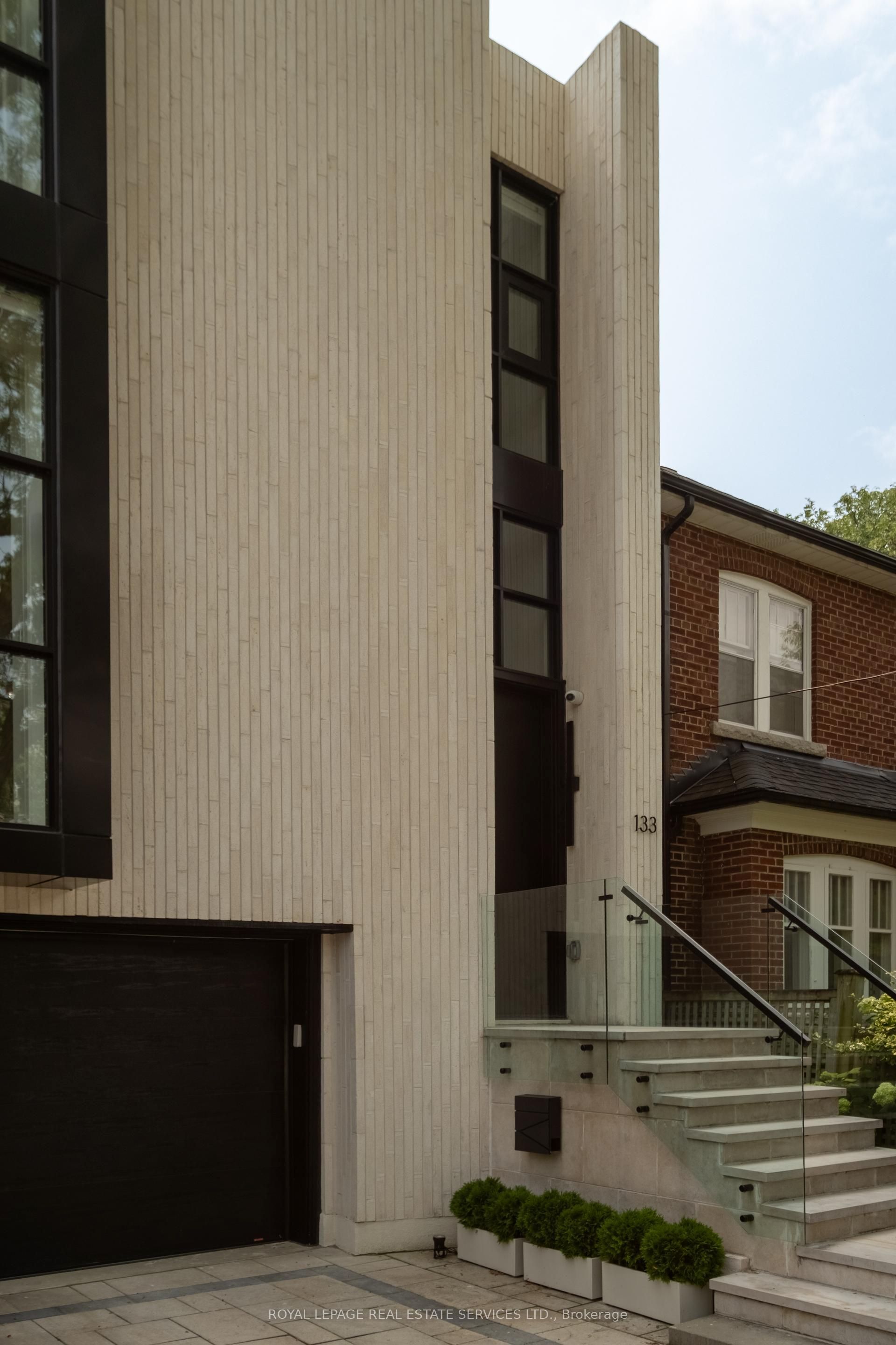 133 Deloraine Avenue, Toronto, ON M5M 2B1 photo 3