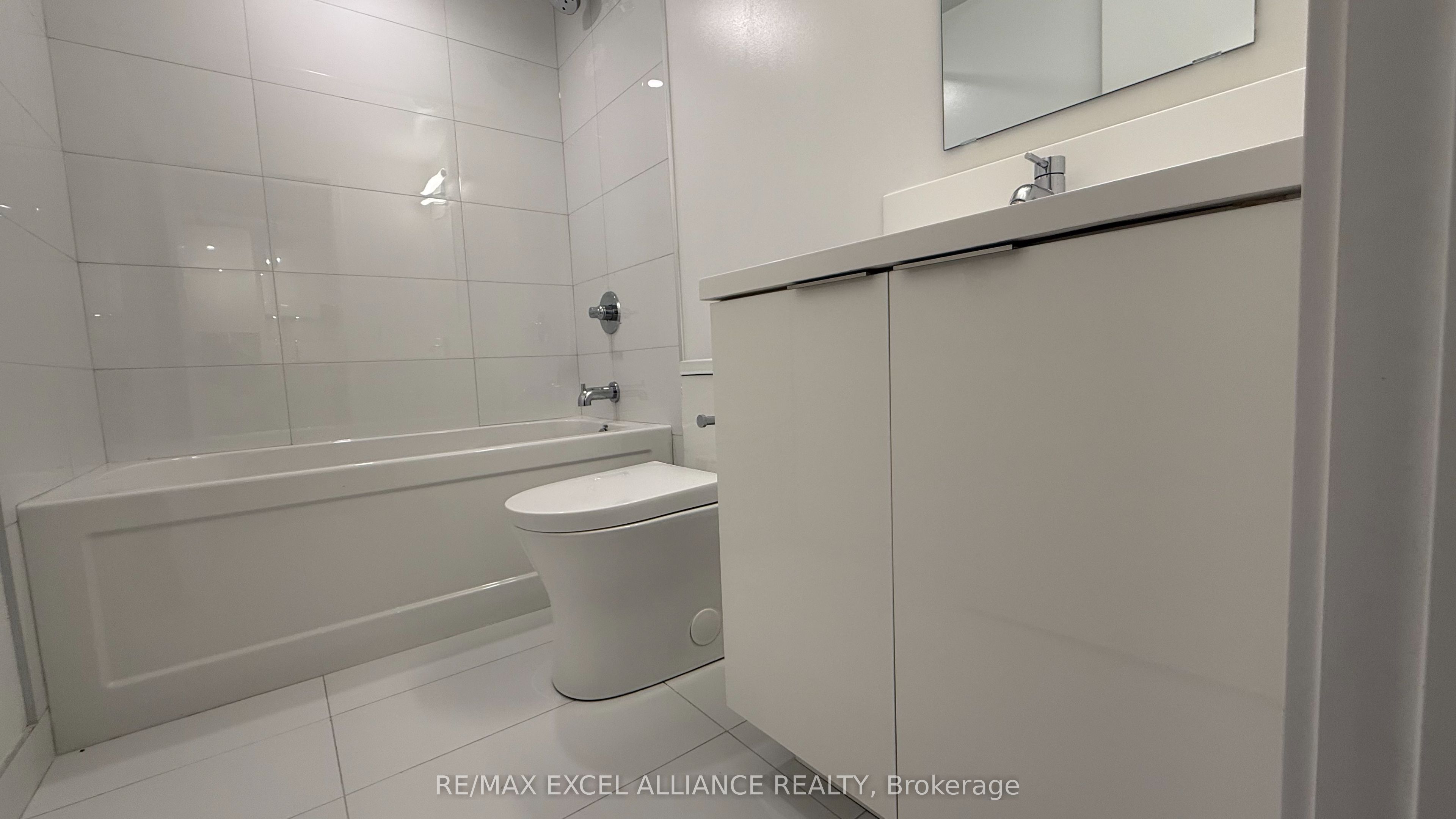 230 Simcoe Street 2611, Toronto, ON M5T 1T4 photo 3