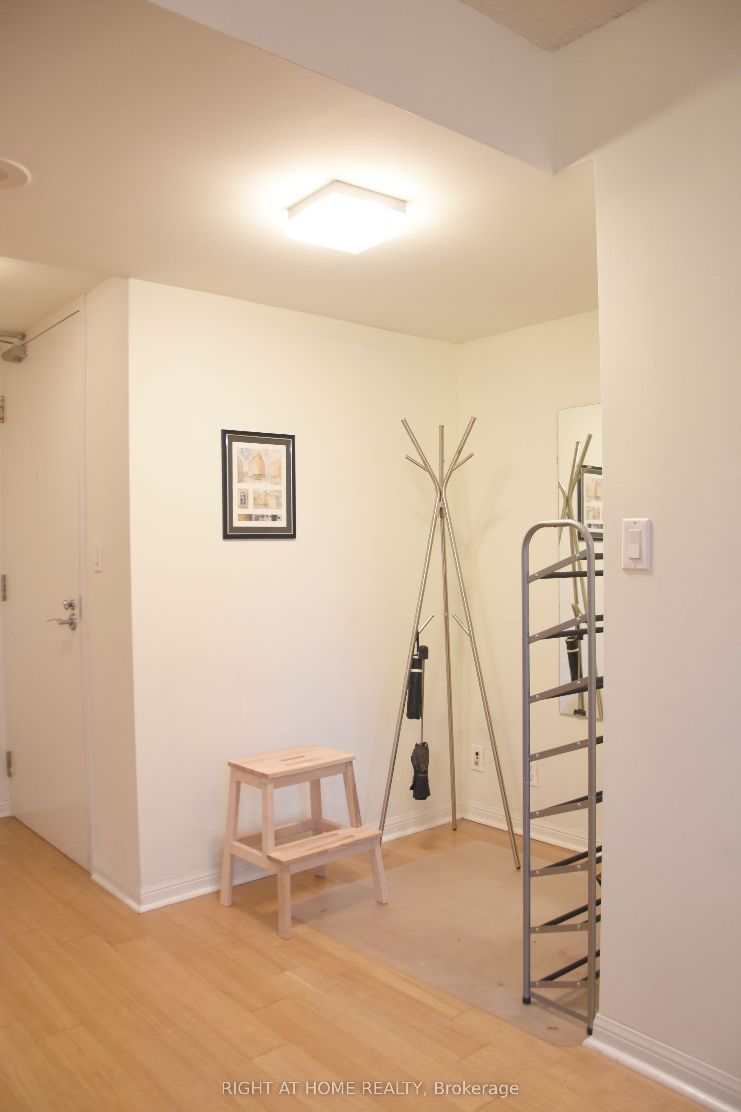 11 St Joseph Street 514, Toronto, ON M4Y 3G4 photo 3