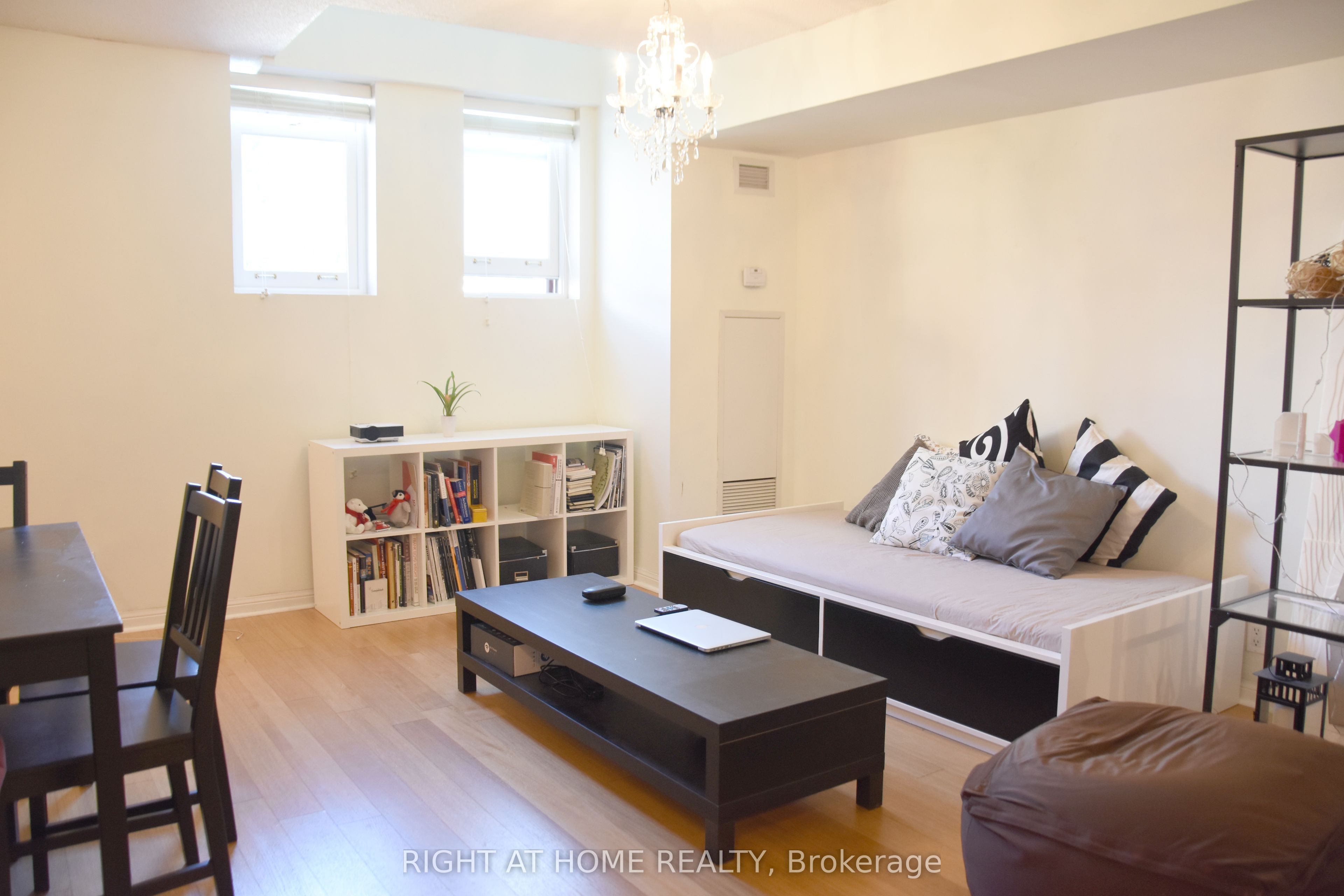 11 St Joseph Street 514, Toronto, ON M4Y 3G4 photo 4