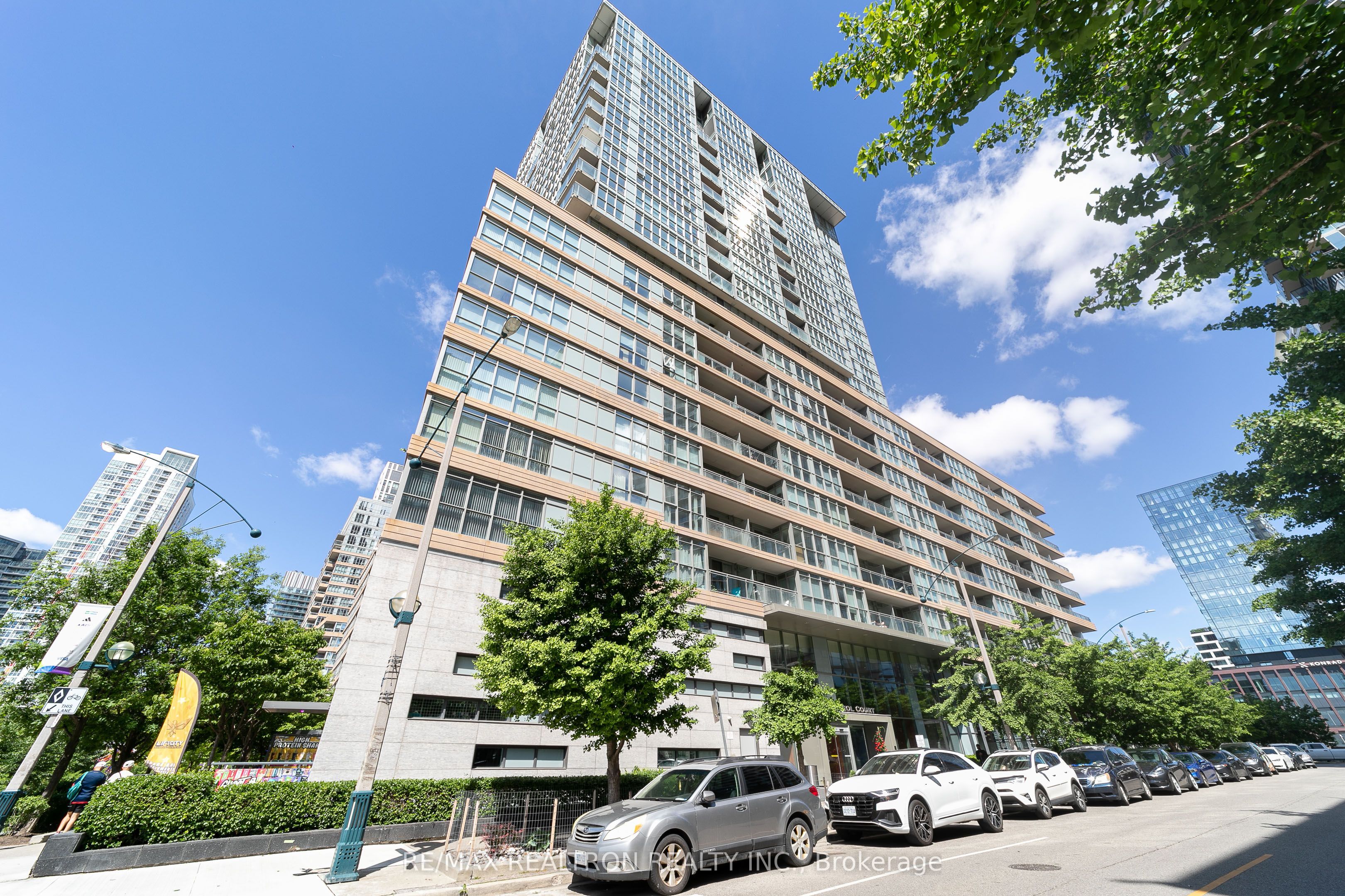 10 Capreol Court 711, Toronto, ON M5V 4B3 photo 2