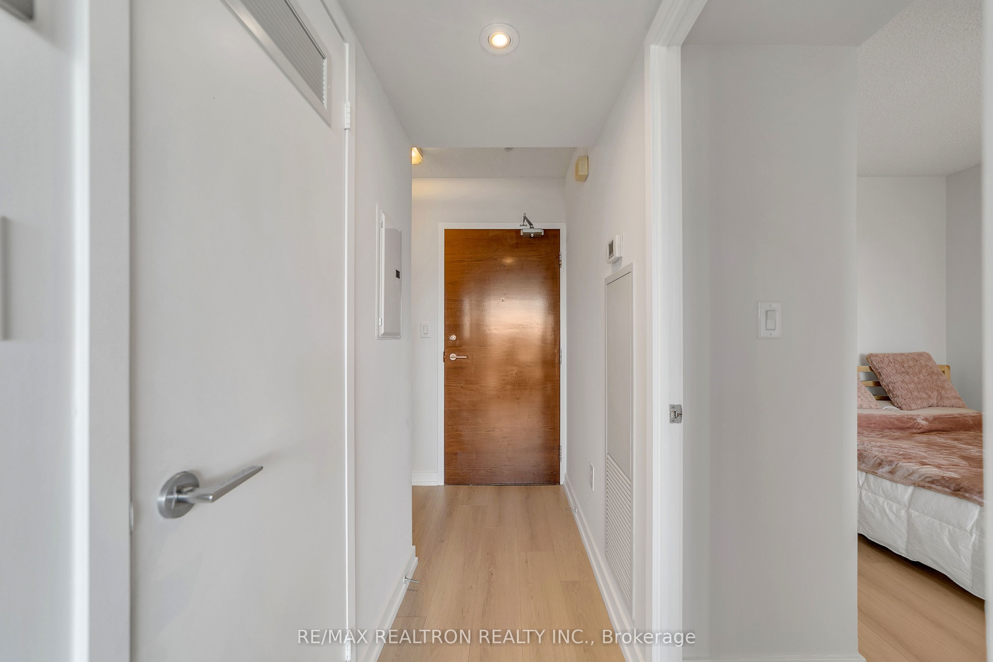 10 Capreol Court 711, Toronto, ON M5V 4B3 photo 5