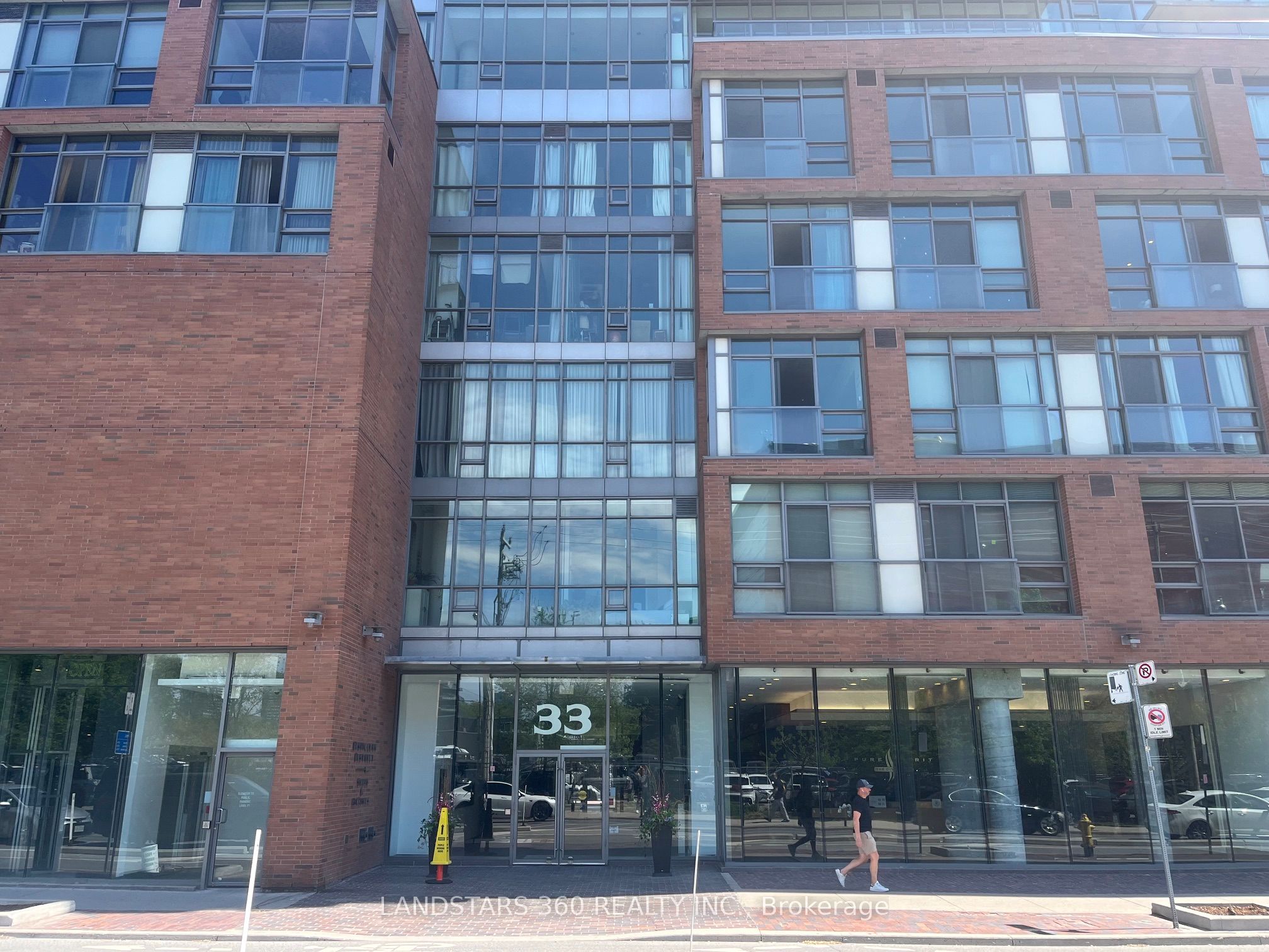 33 Mill Street 2201, Toronto, ON M5A 3R3