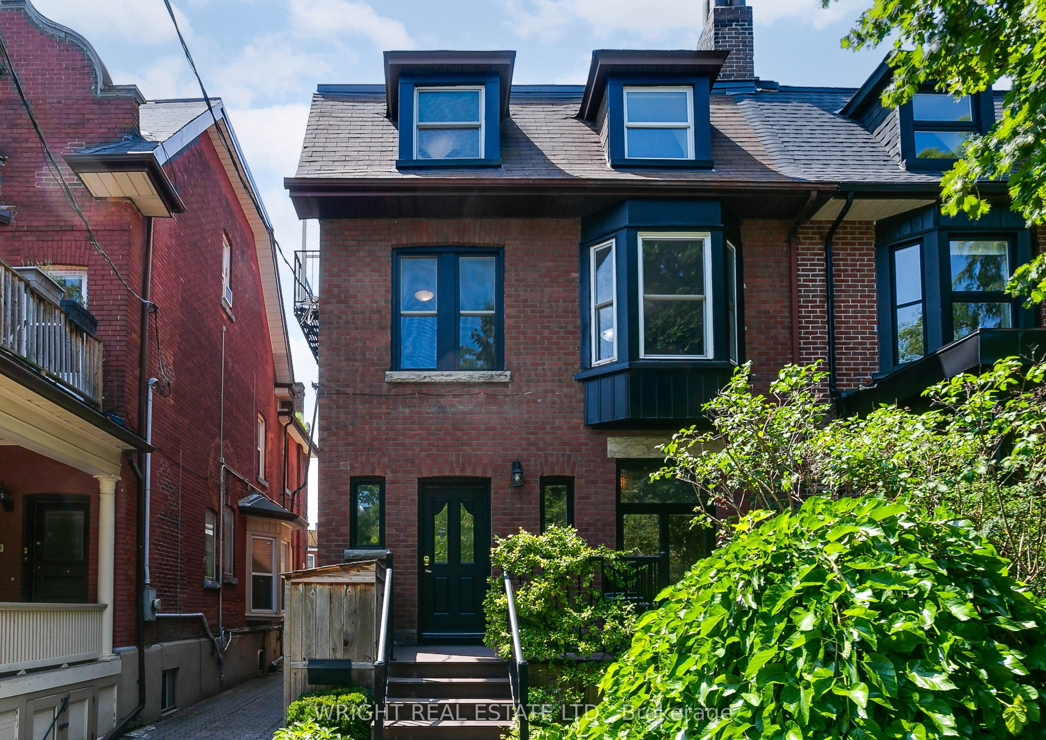 112 Albany Avenue, Toronto, ON M5R 3C4