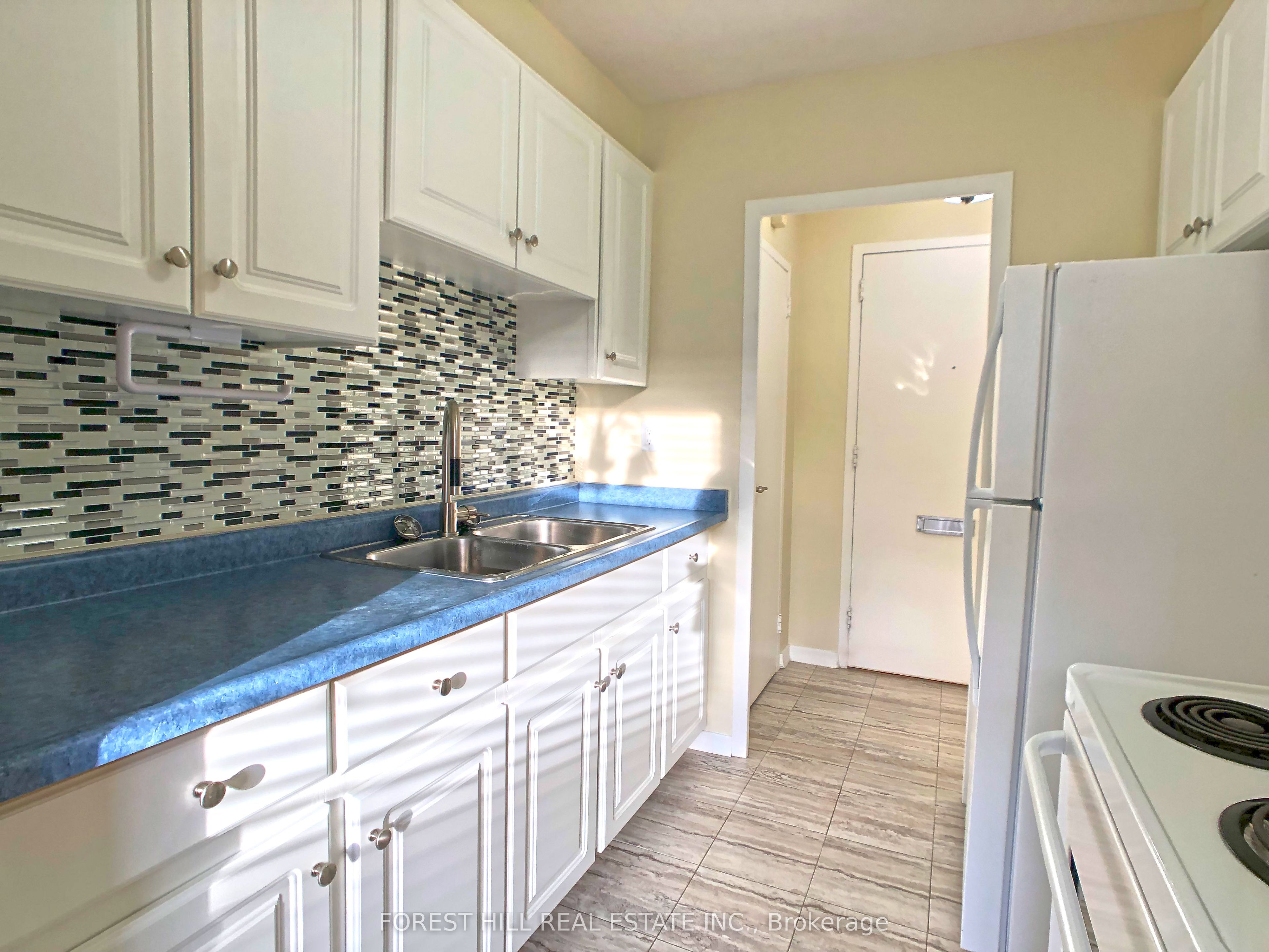 335 Lonsdale Road 502, Toronto, ON M5P 1R4