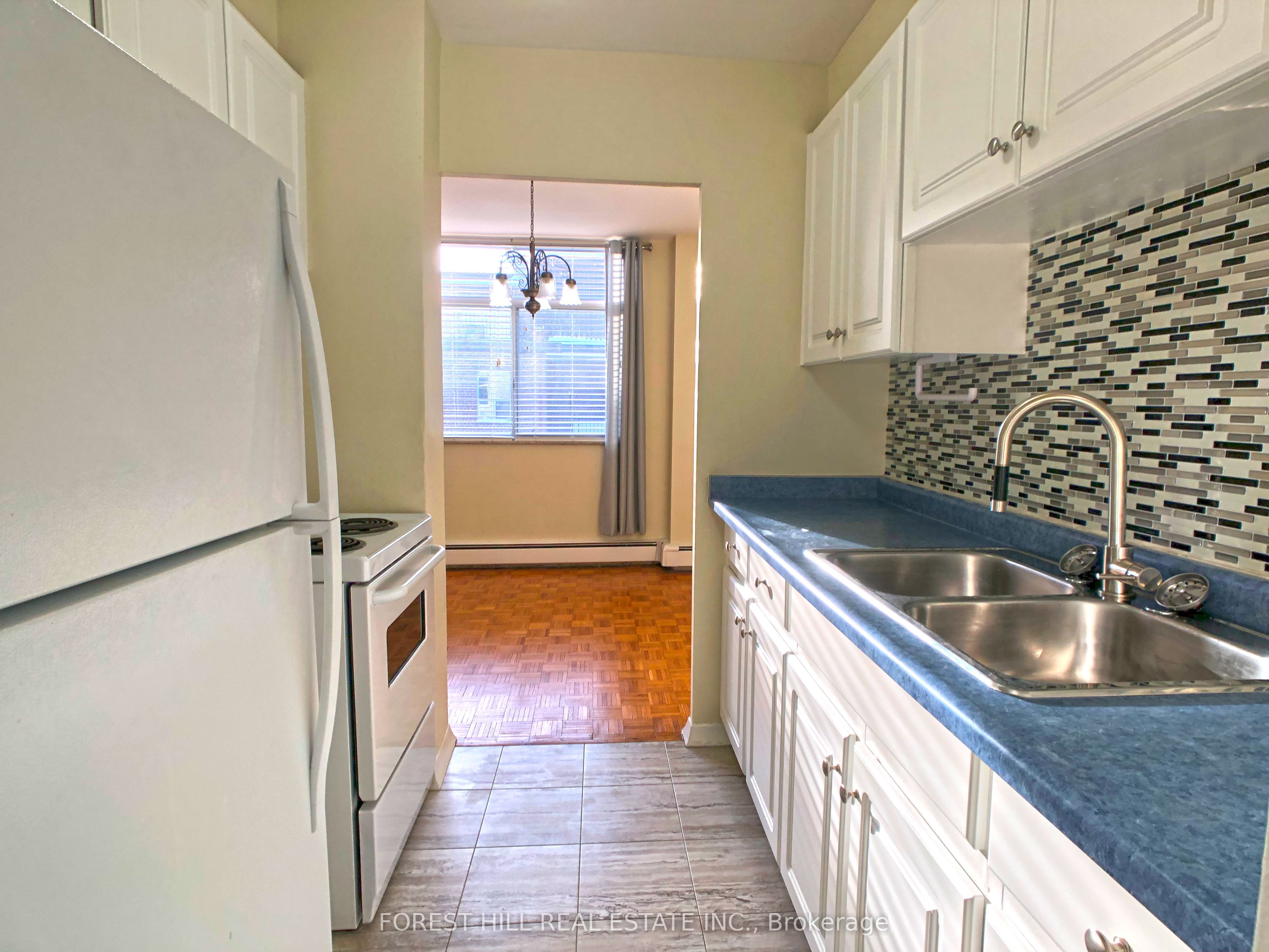 335 Lonsdale Road 502, Toronto, ON M5P 1R4 photo 3