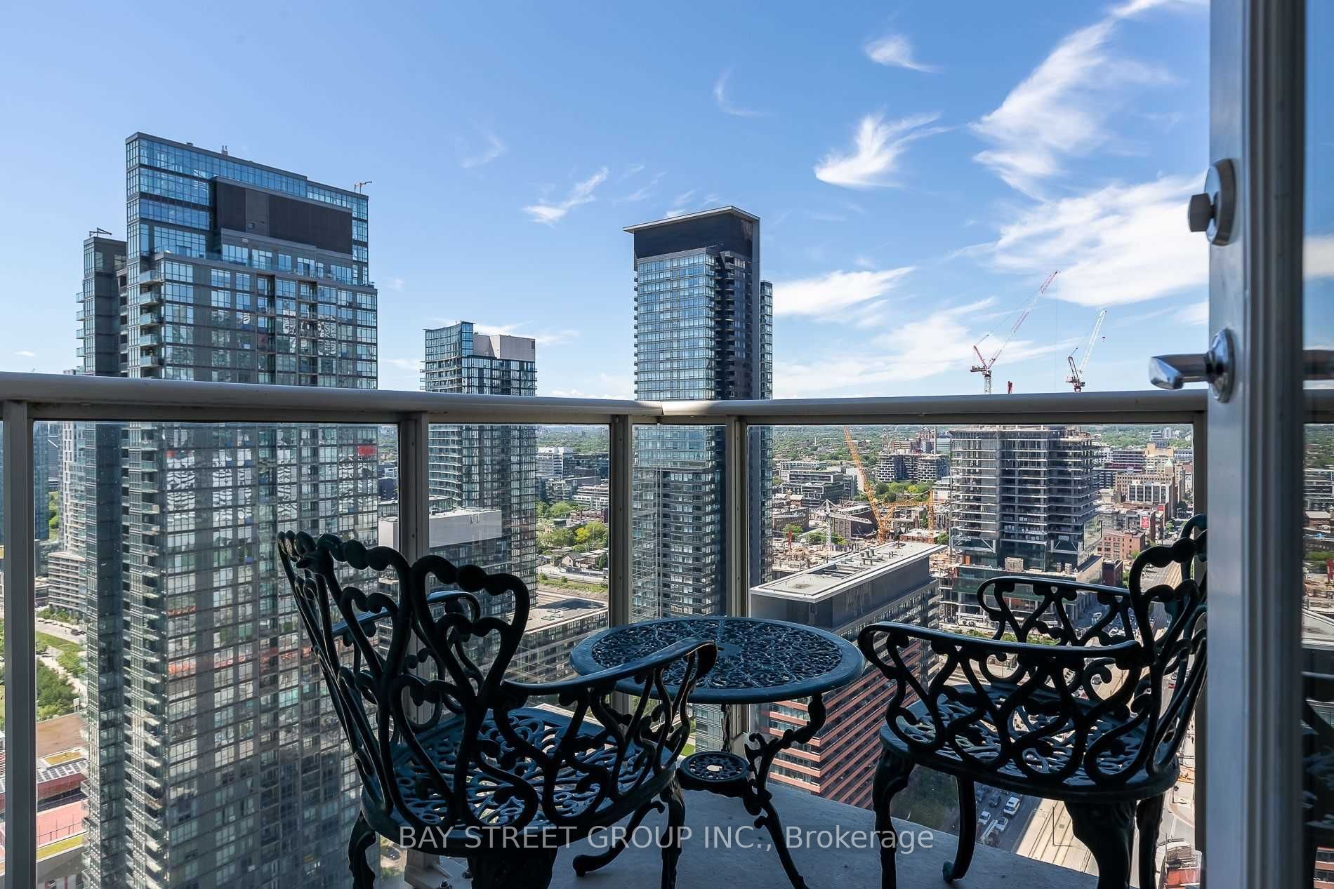35 Mariner Terrace 3703, Toronto, ON M5V 3V9 photo 4
